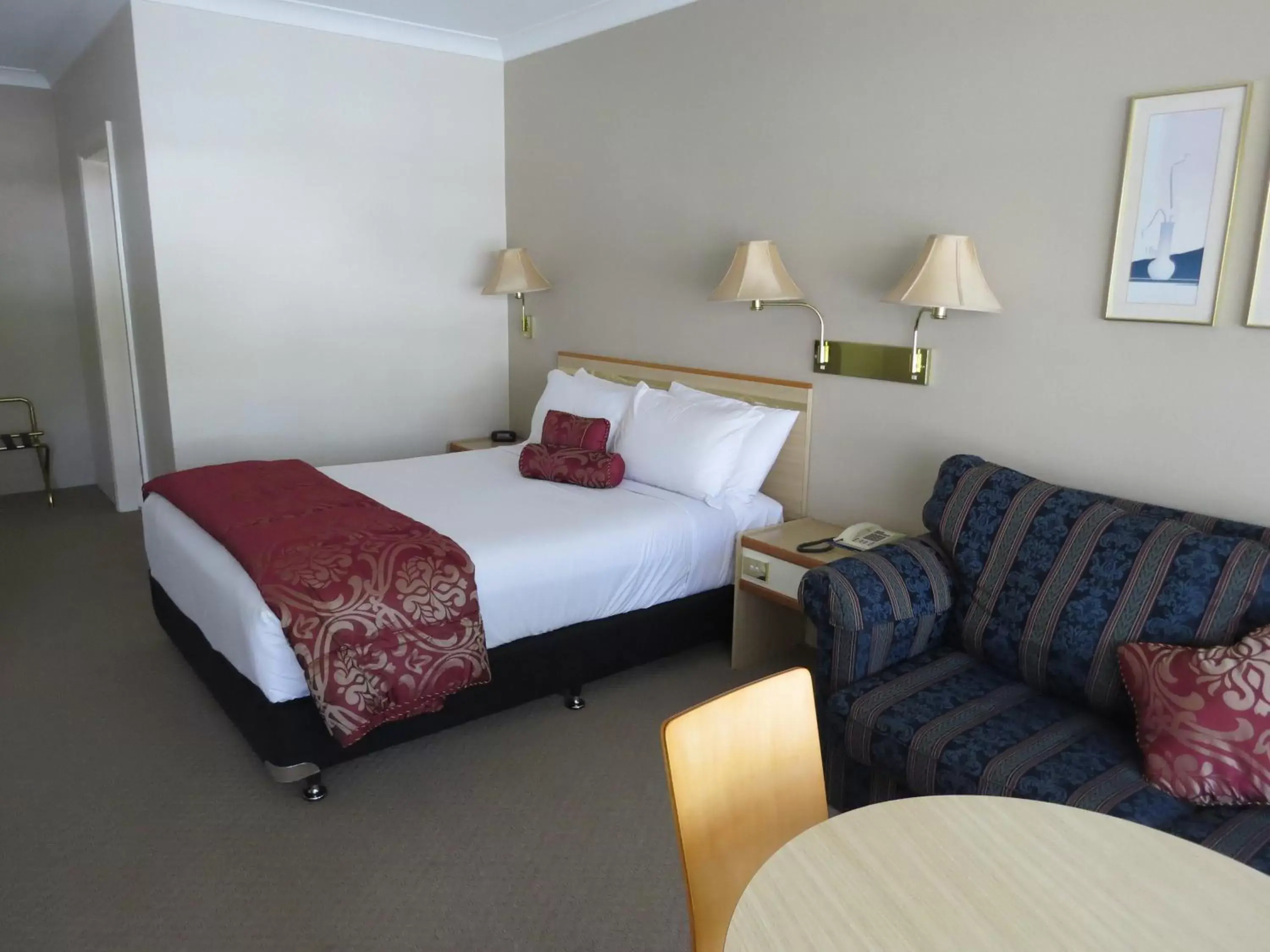 Photo of the whole room, Bed in Oxley Motel