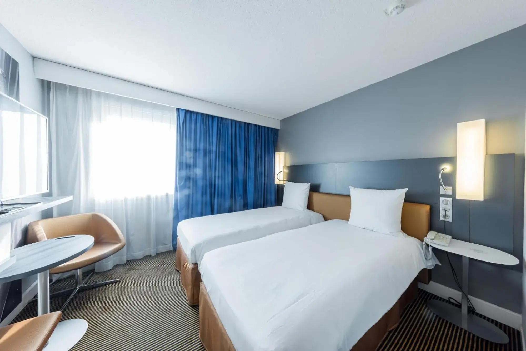 Photo of the whole room, Bed in Mercure Paris Massy Gare TGV