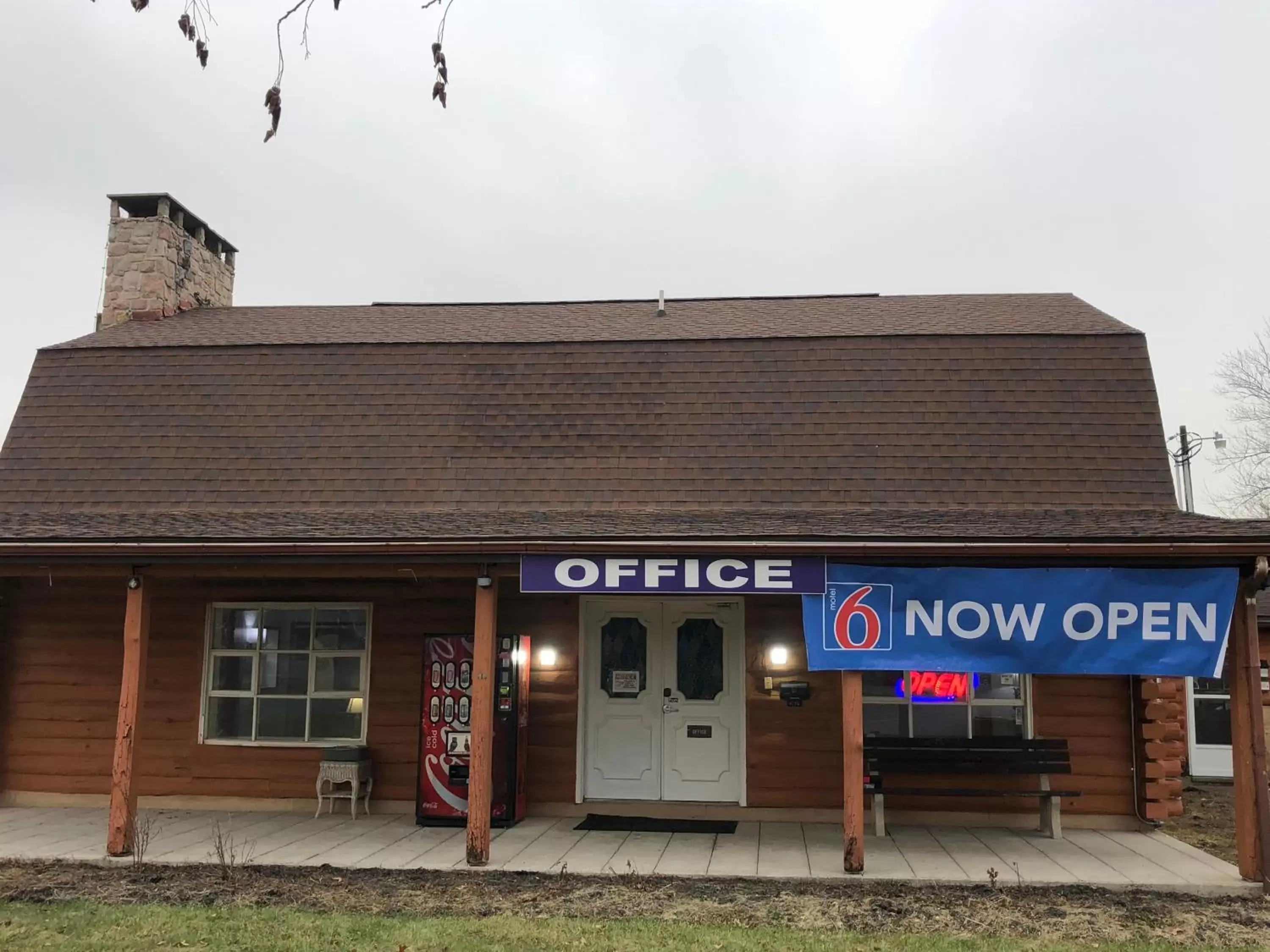 Property logo or sign in Motel 6-Shartlesville, PA