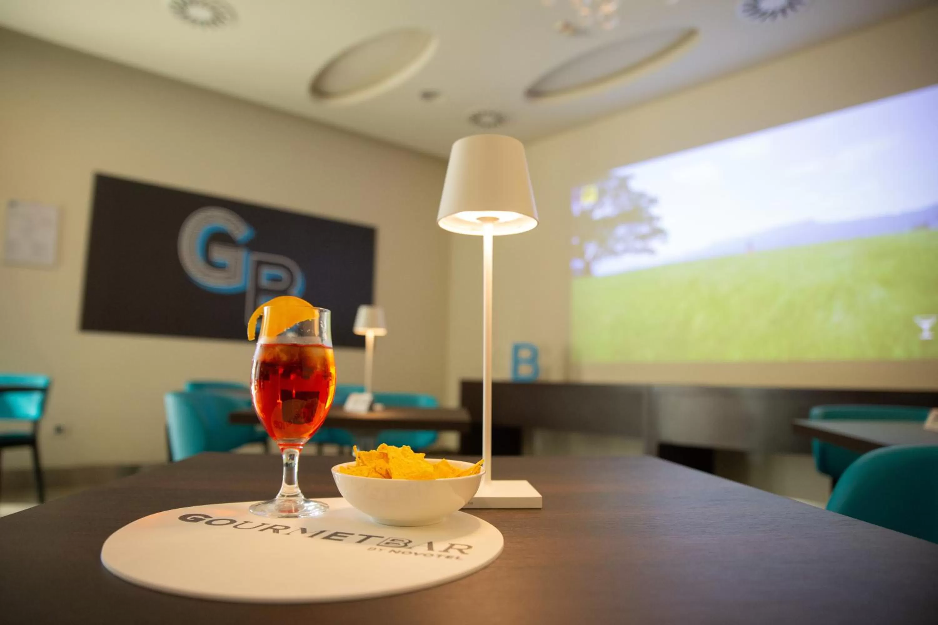 Restaurant/places to eat in Novotel Salerno Est Arechi