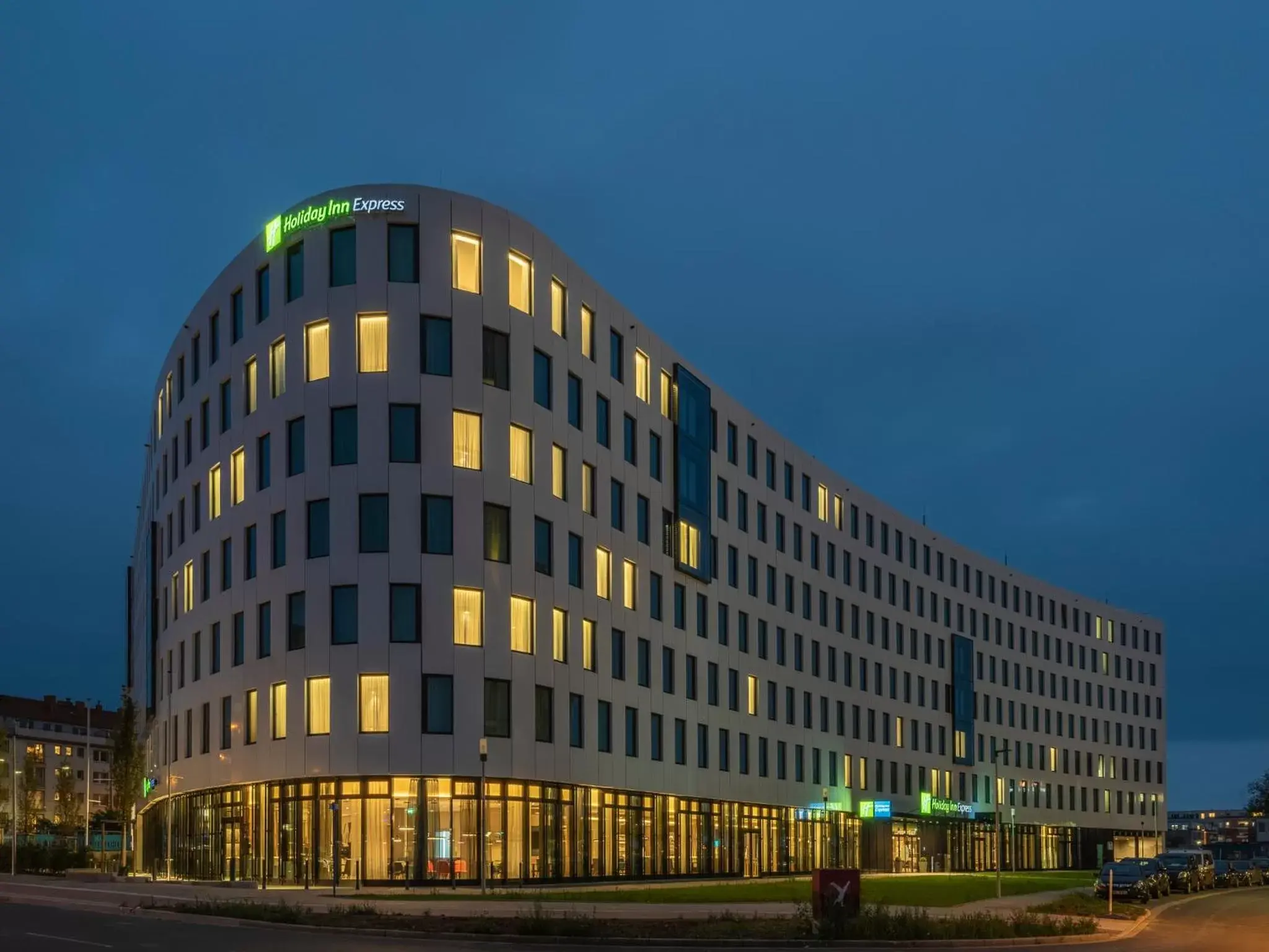 Facade/entrance, Property Building in Holiday Inn Express Düsseldorf - Hauptbahnhof, an IHG Hotel