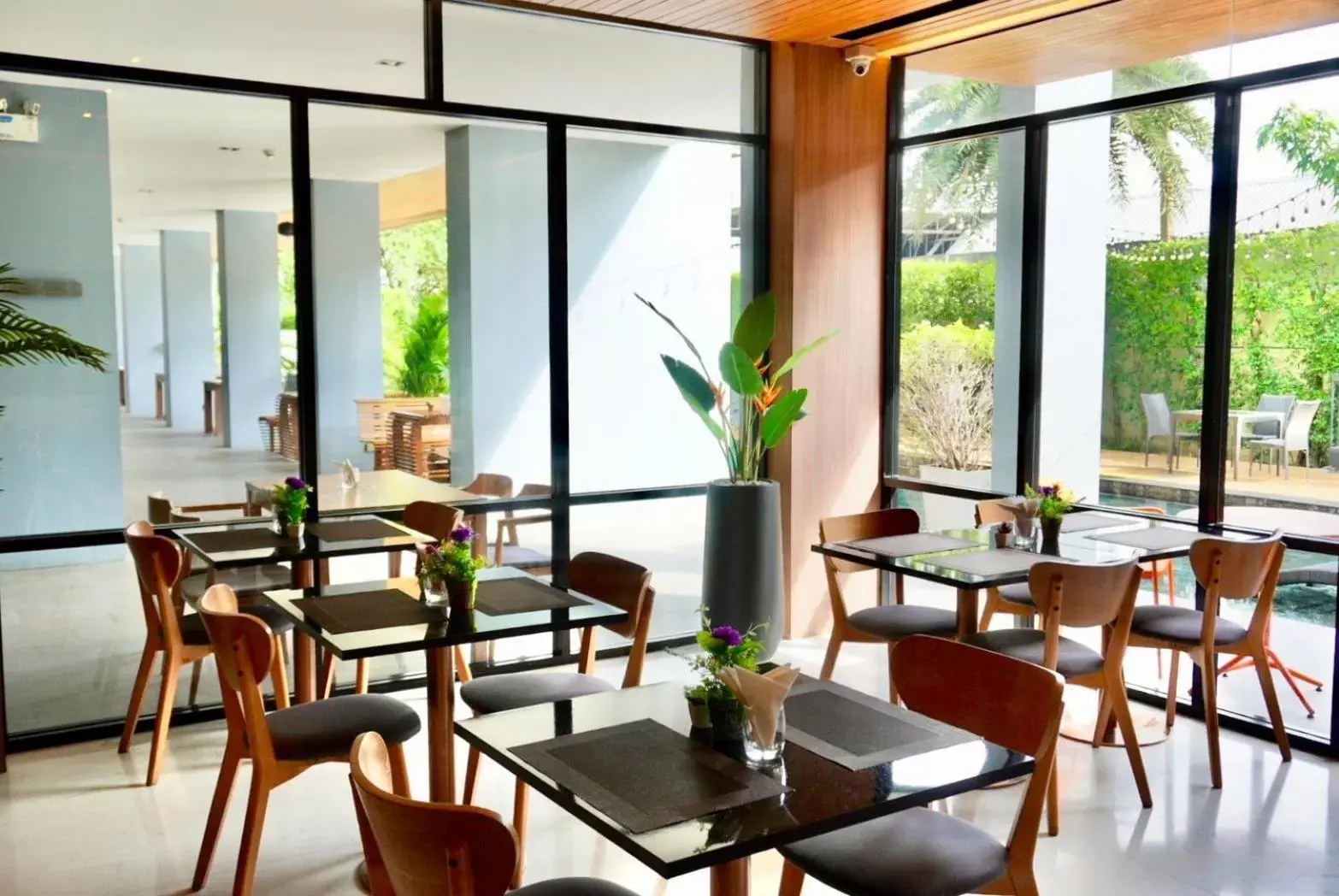 Restaurant/Places to Eat in The Zense Boutique Hotel