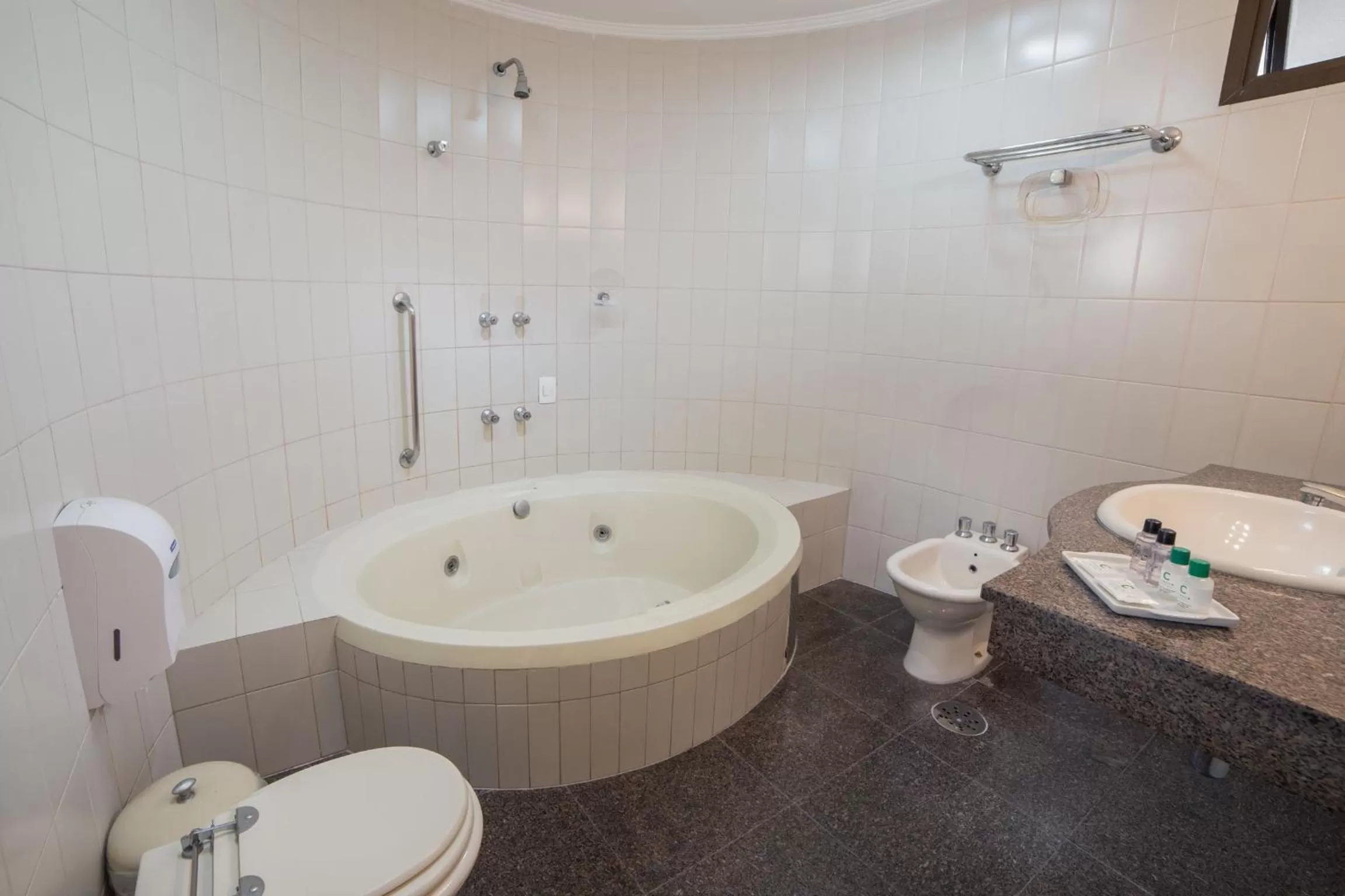 Hot Tub in Cardum Hotel