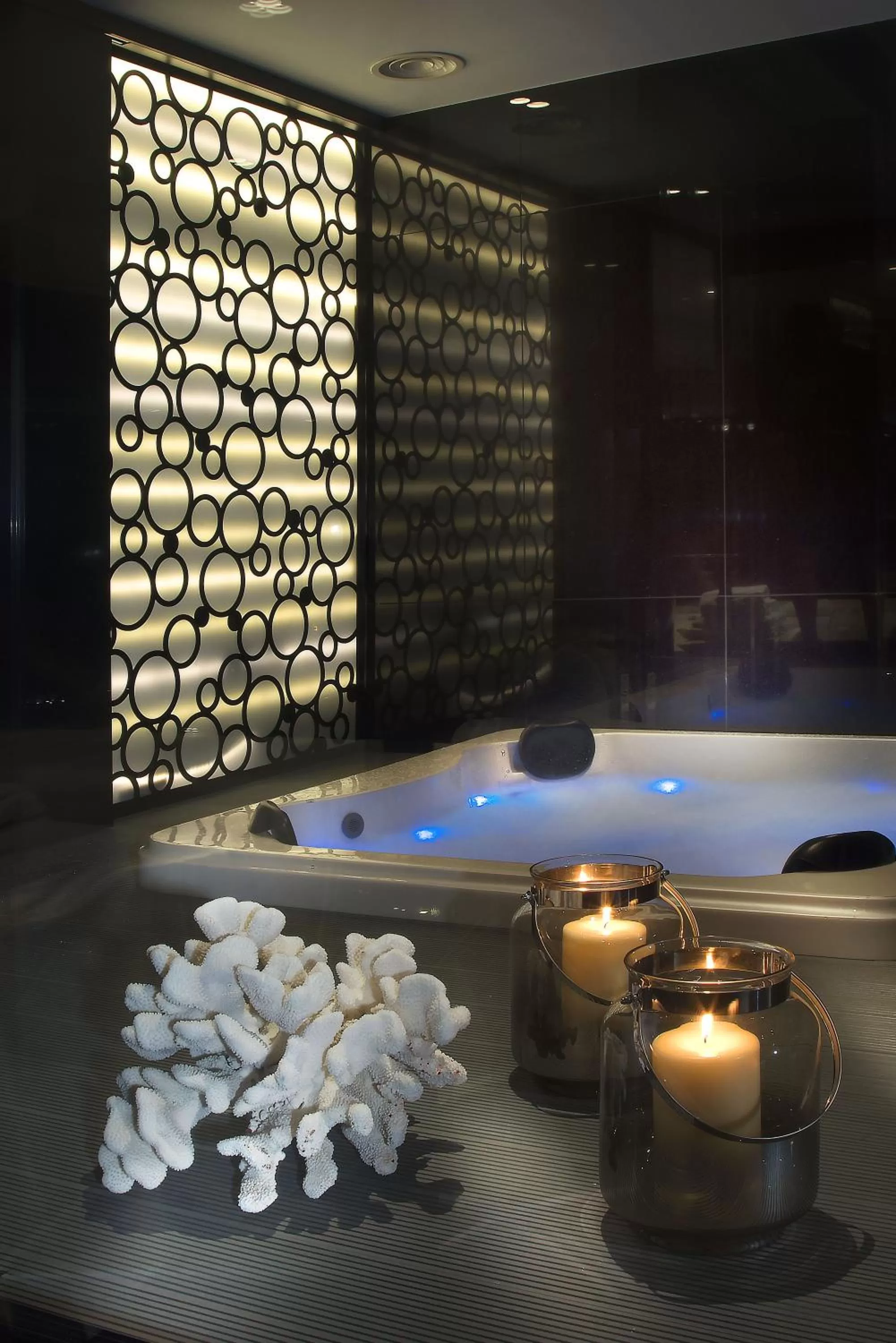 Hot Tub in Grand Hotel Vanvitelli