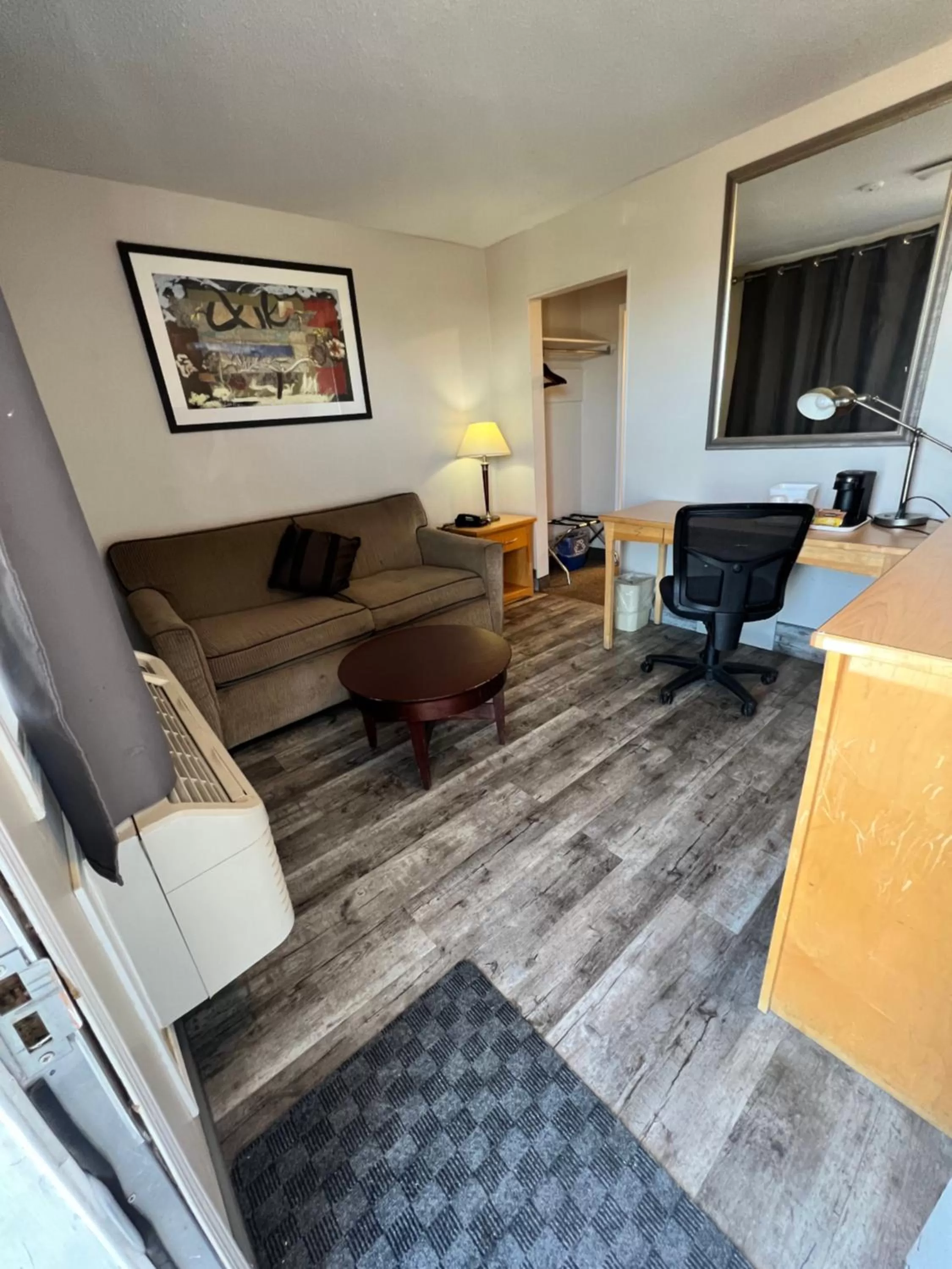 Living room in Thriftlodge Saskatoon