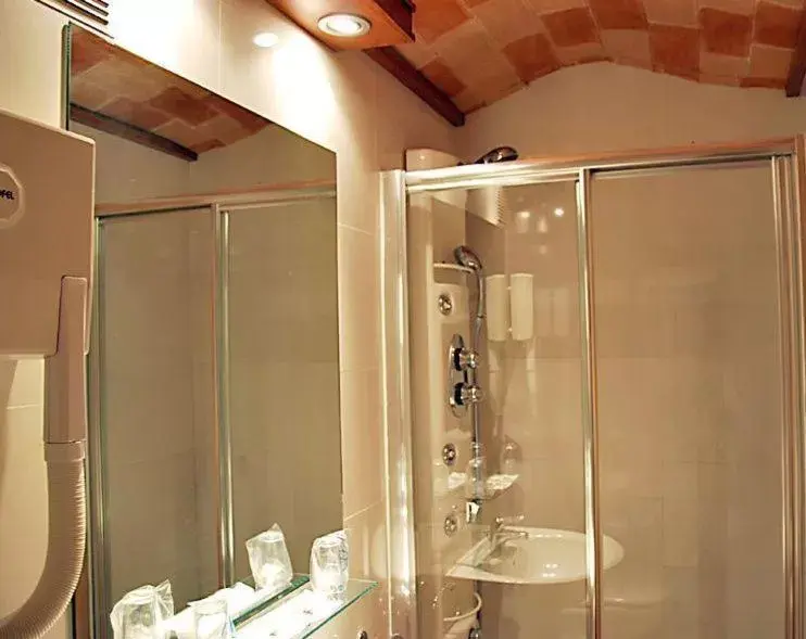 Bathroom in Hotel Trefacio