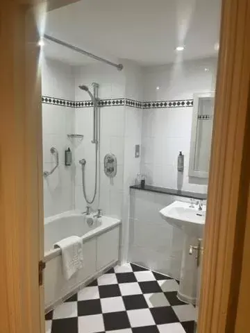 Bathroom in Park House Hotel