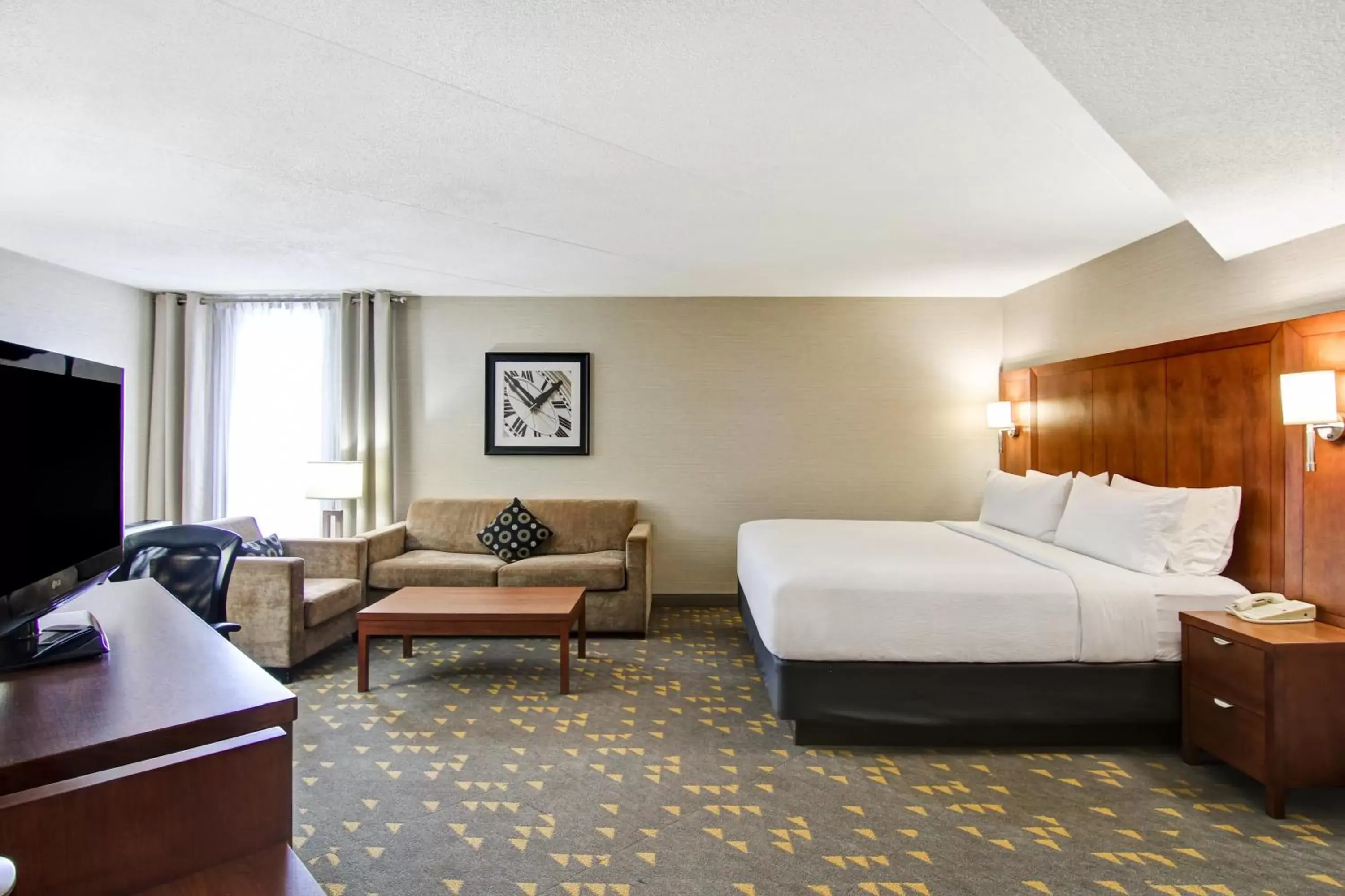Photo of the whole room in Holiday Inn Oakville Centre, an IHG Hotel