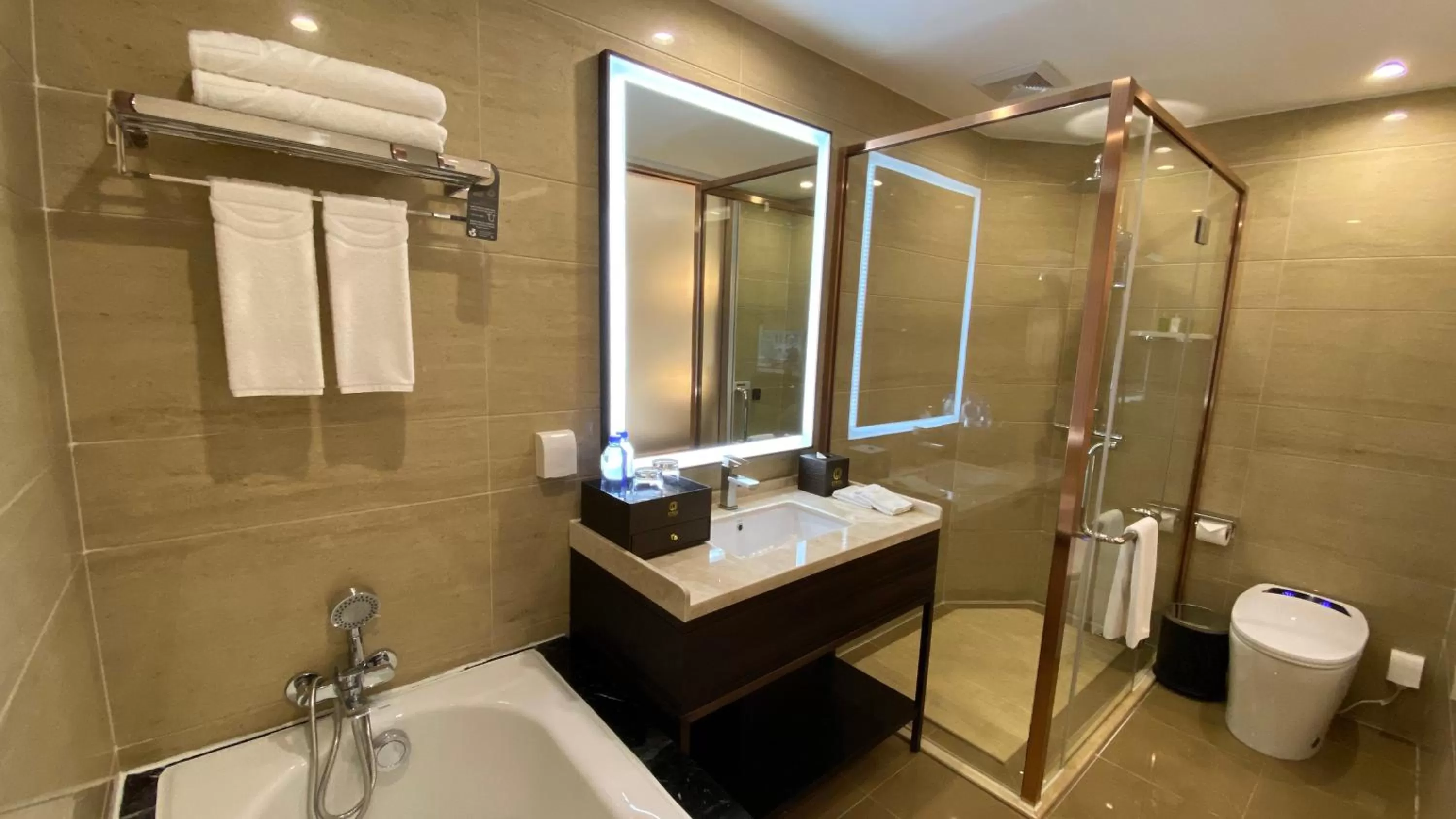 Shower in Ocean Delight Boutique Hotel 海悦精品酒店