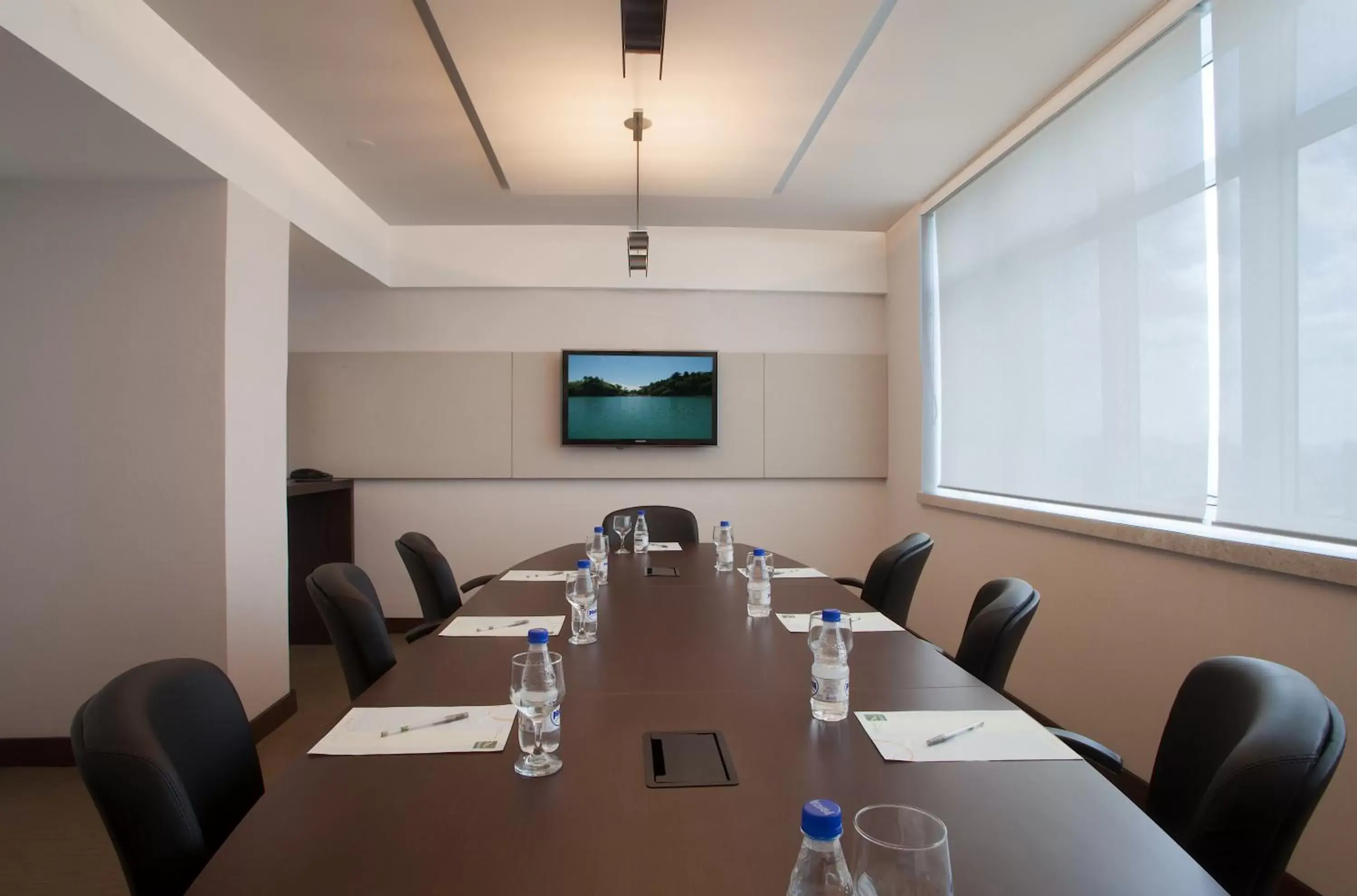 Business facilities in Quality Suites Alphaville