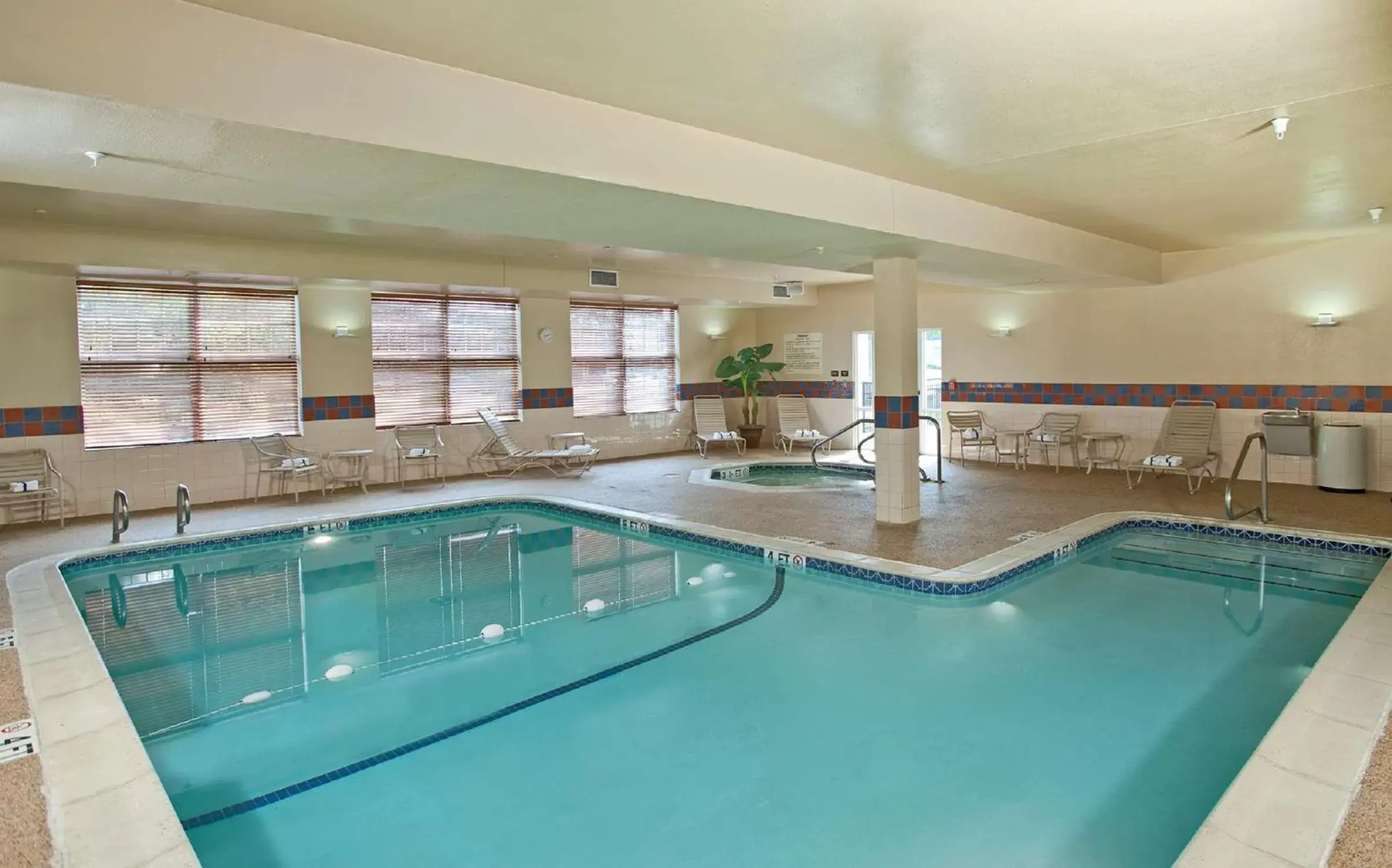 Swimming Pool in Hampton Inn & Suites Rockland