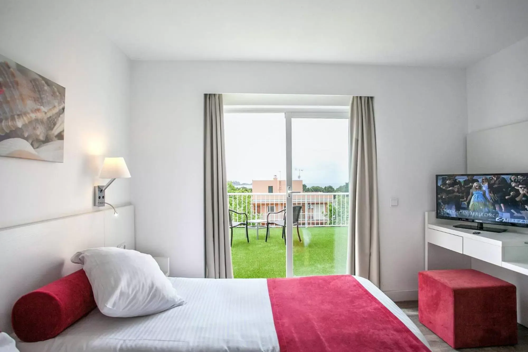 Bedroom, Bed in Morlans Garden Bedroom, Bed in Morlans Garden