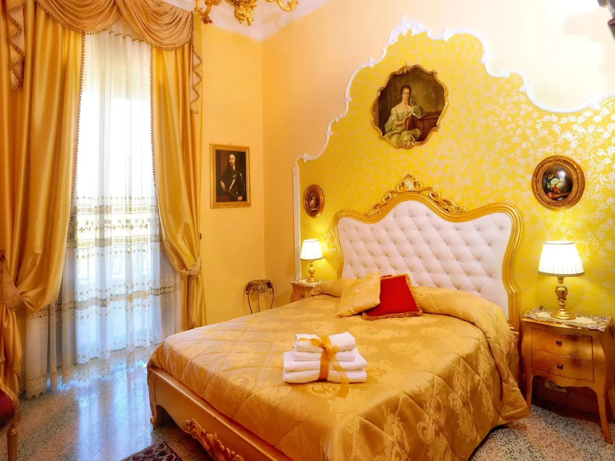 Photo of the whole room, Bed in B&B La Dolce Vita - Luxury House