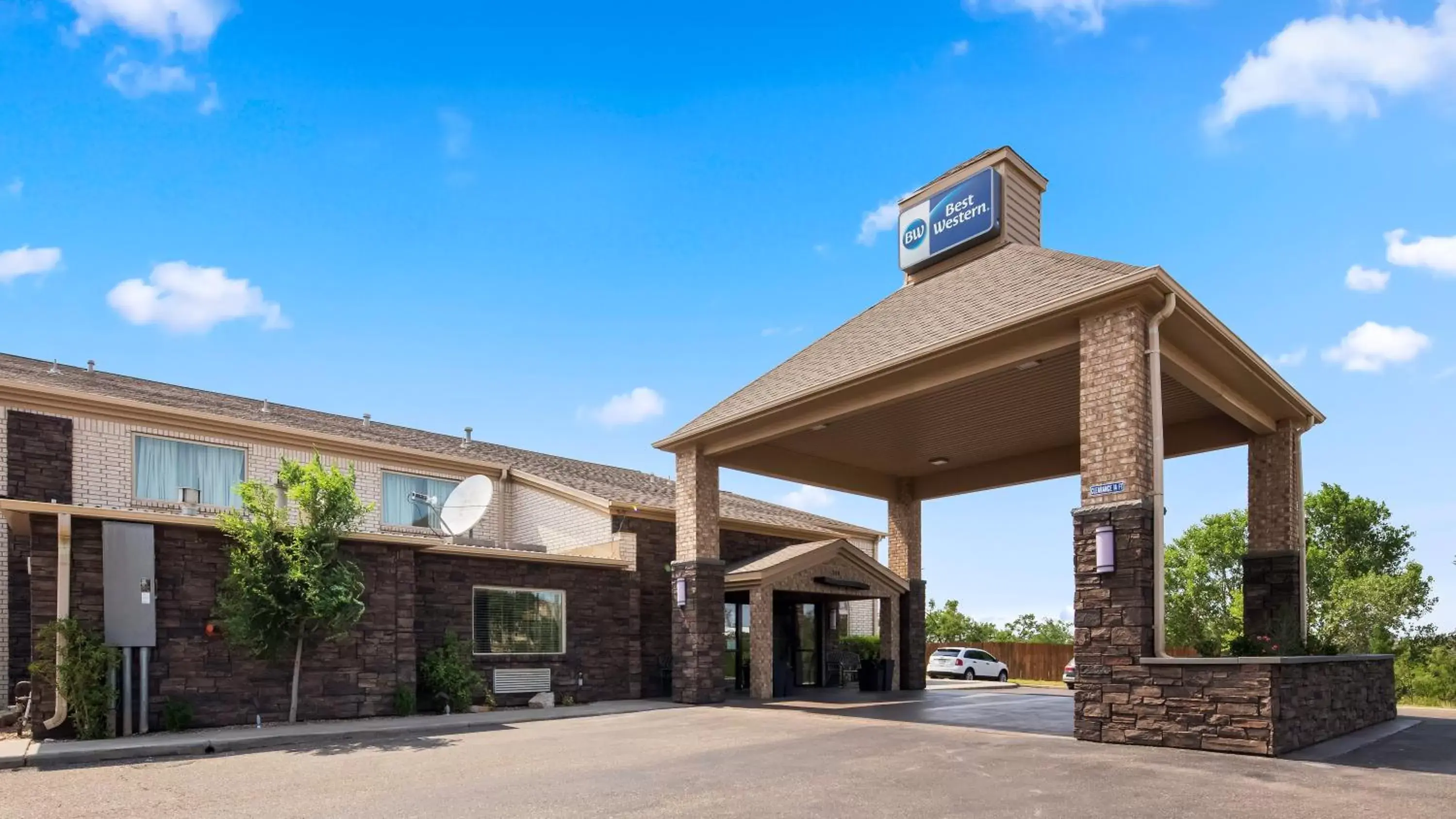 Facade/entrance, Property Building in Best Western Borger Inn