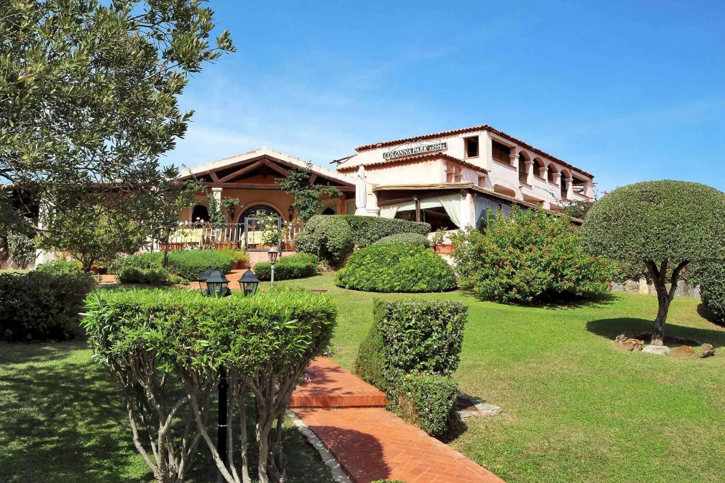 Facade/entrance, Property Building in Colonna Park Hotel