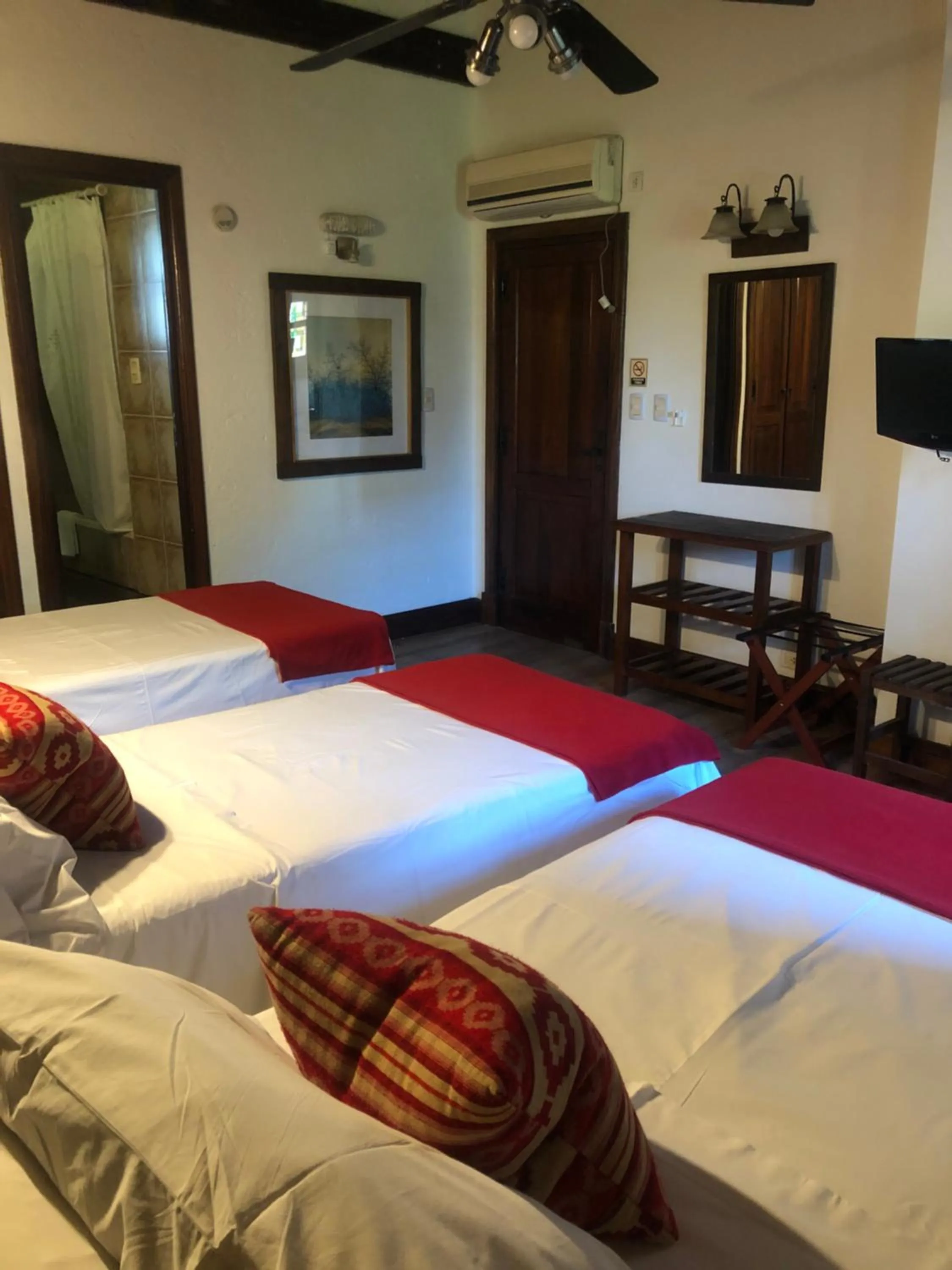 Photo of the whole room, Bed in Sissi Haz Hotel