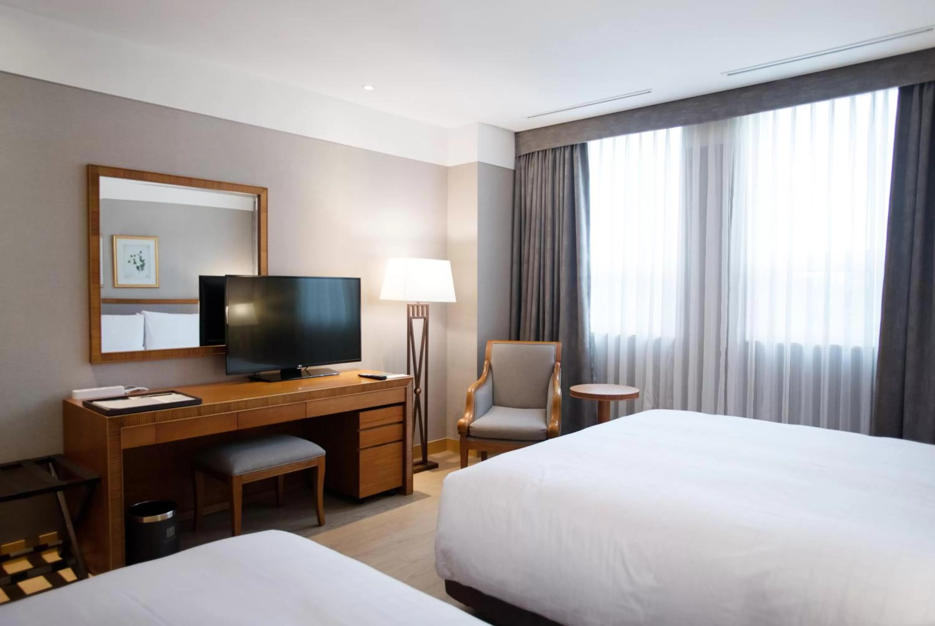 Photo of the whole room, Bed in Mayfield Hotel Seoul