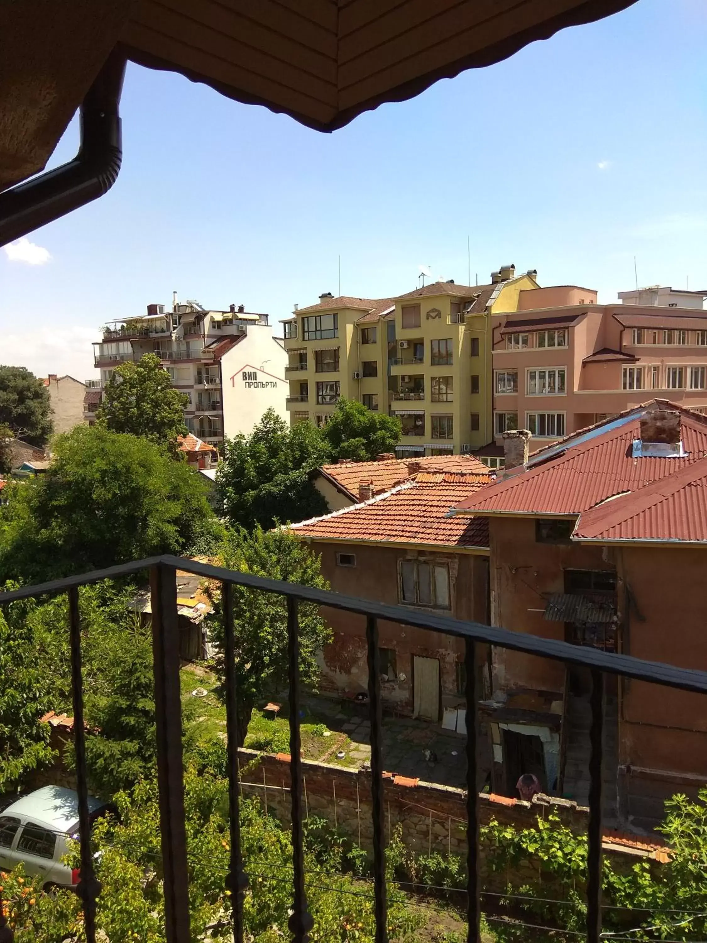 Triple Room with Private Bathroom in Roots Hotel and Wine Bar Triple Room with Private Bathroom in Roots Hotel and Wine Bar