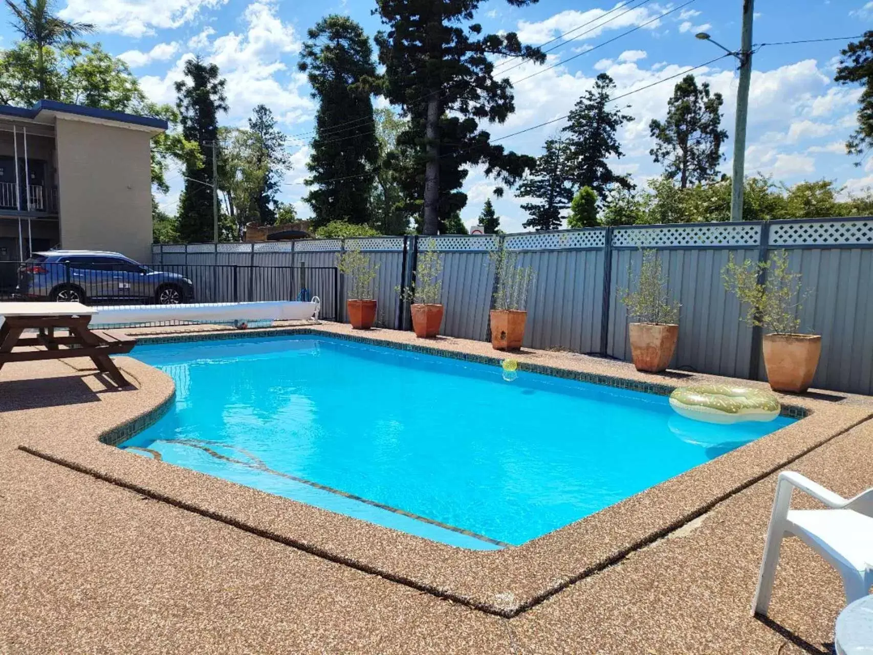 Swimming Pool in Country Motor Inn