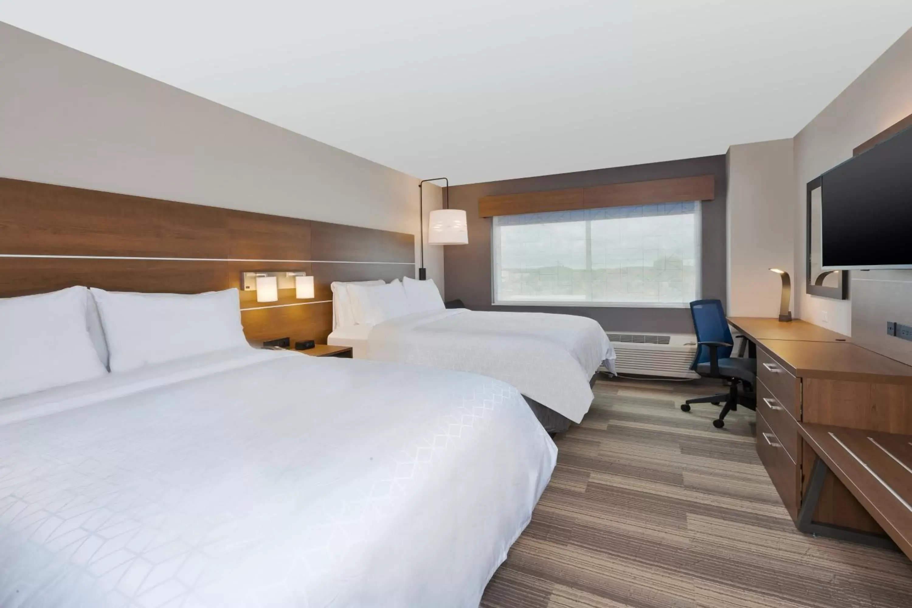 Photo of the whole room, Bed in Holiday Inn Express- Eau Claire West I-94, an IHG Hotel