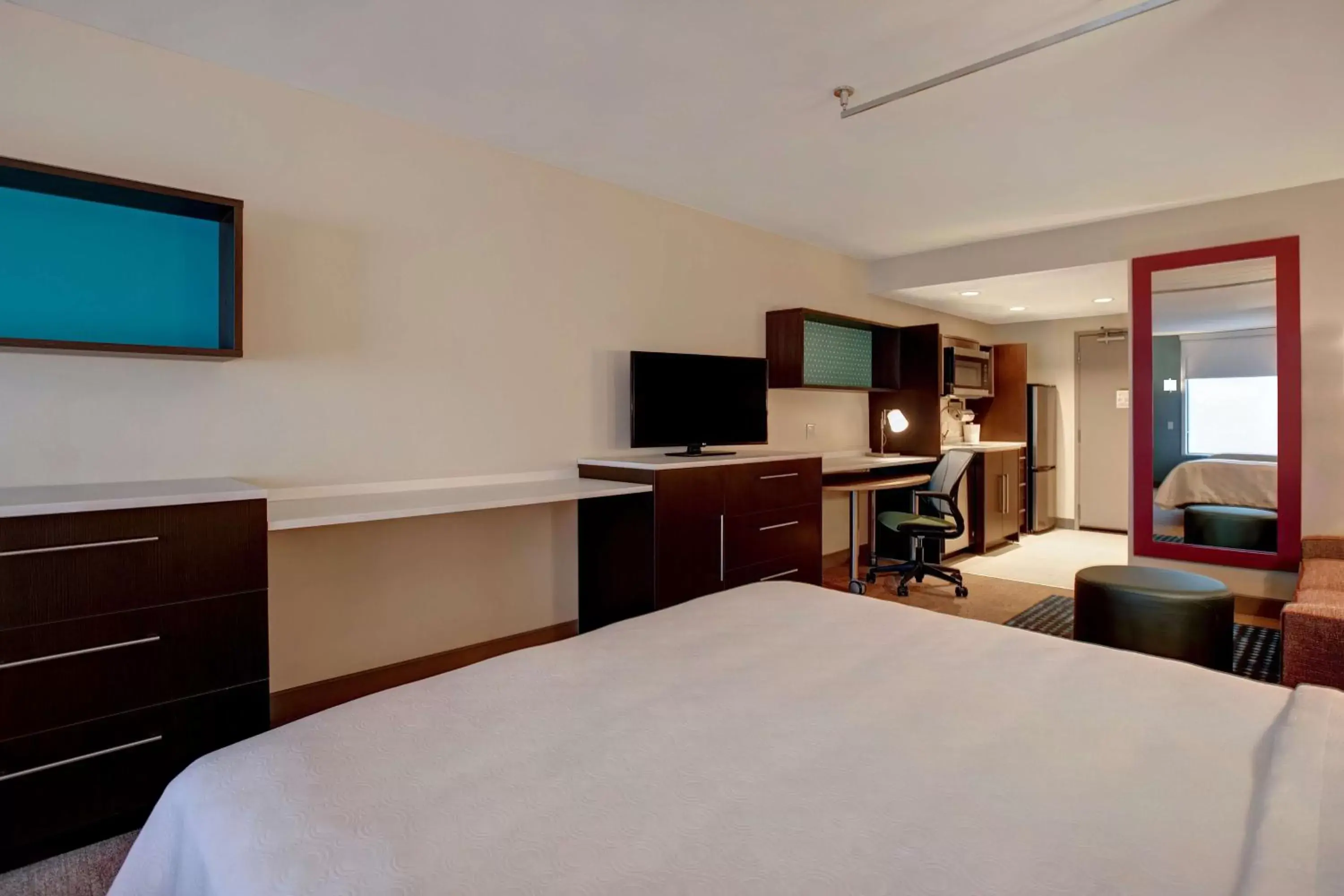 Bedroom, TV/Entertainment Center in Home2 Suites By Hilton Lexington Hamburg