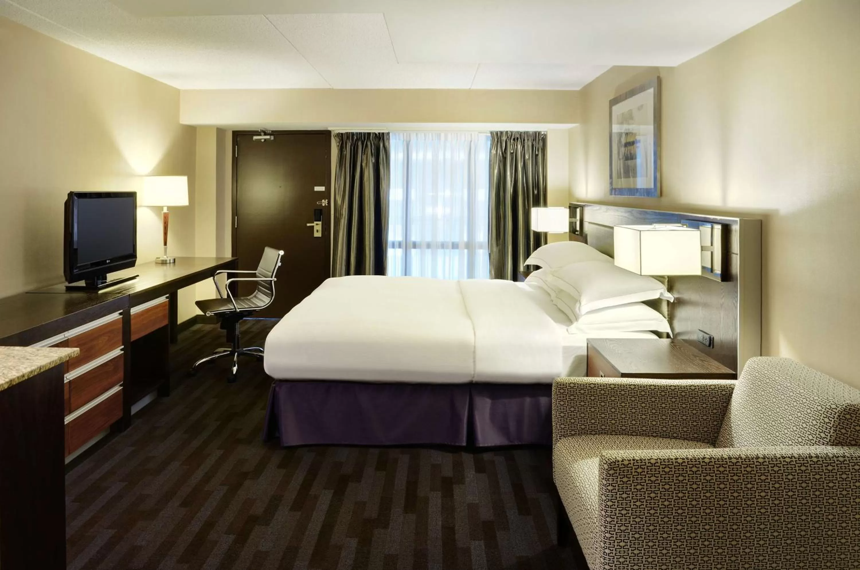 Bedroom, Bed in Hilton Winnipeg Airport Suites