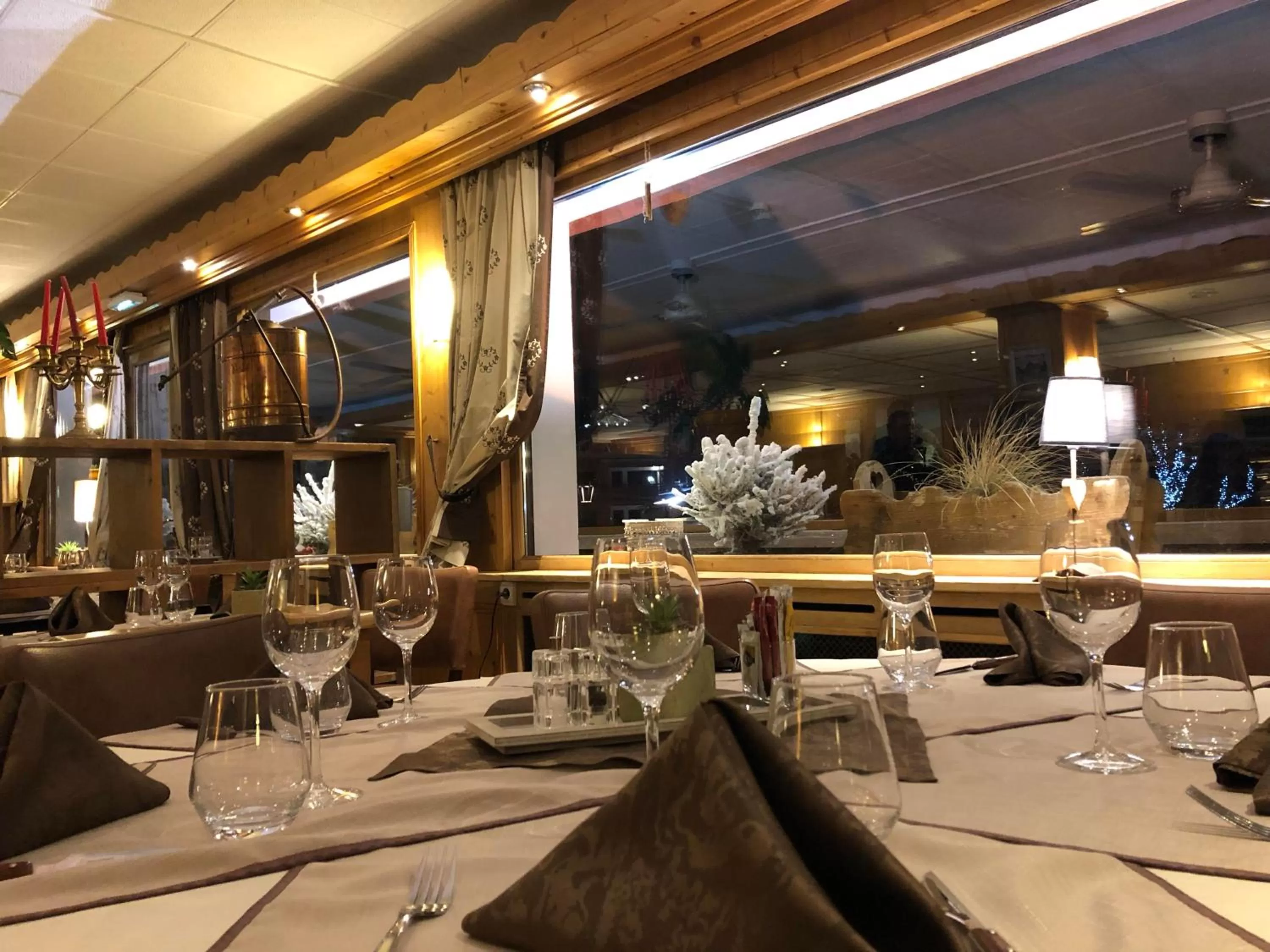 Restaurant/Places to Eat in Hotel La Montagne