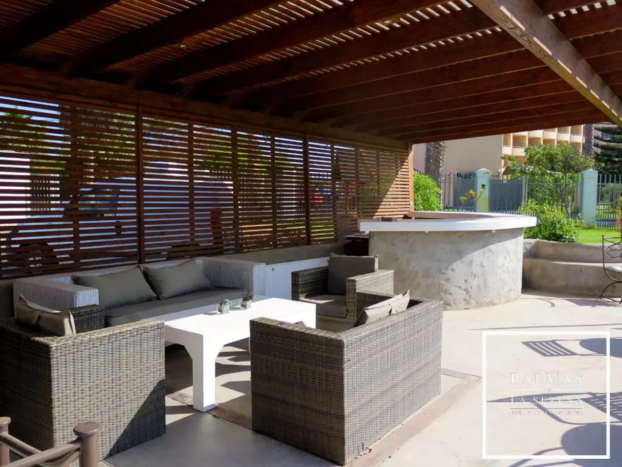 Patio, BBQ Facilities in Hotel Palmas de La Serena