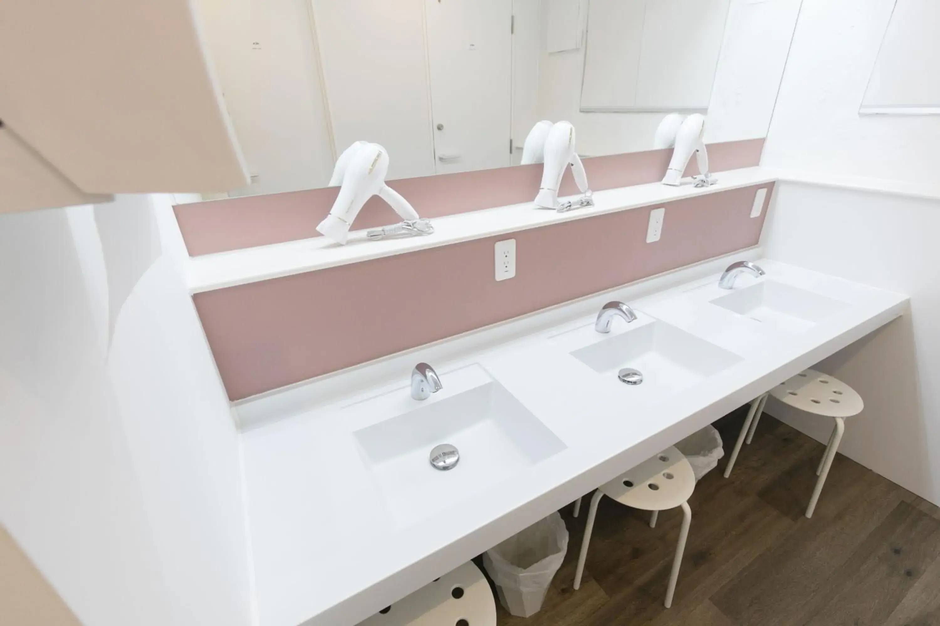 Area and facilities, Bathroom in hostel DEN