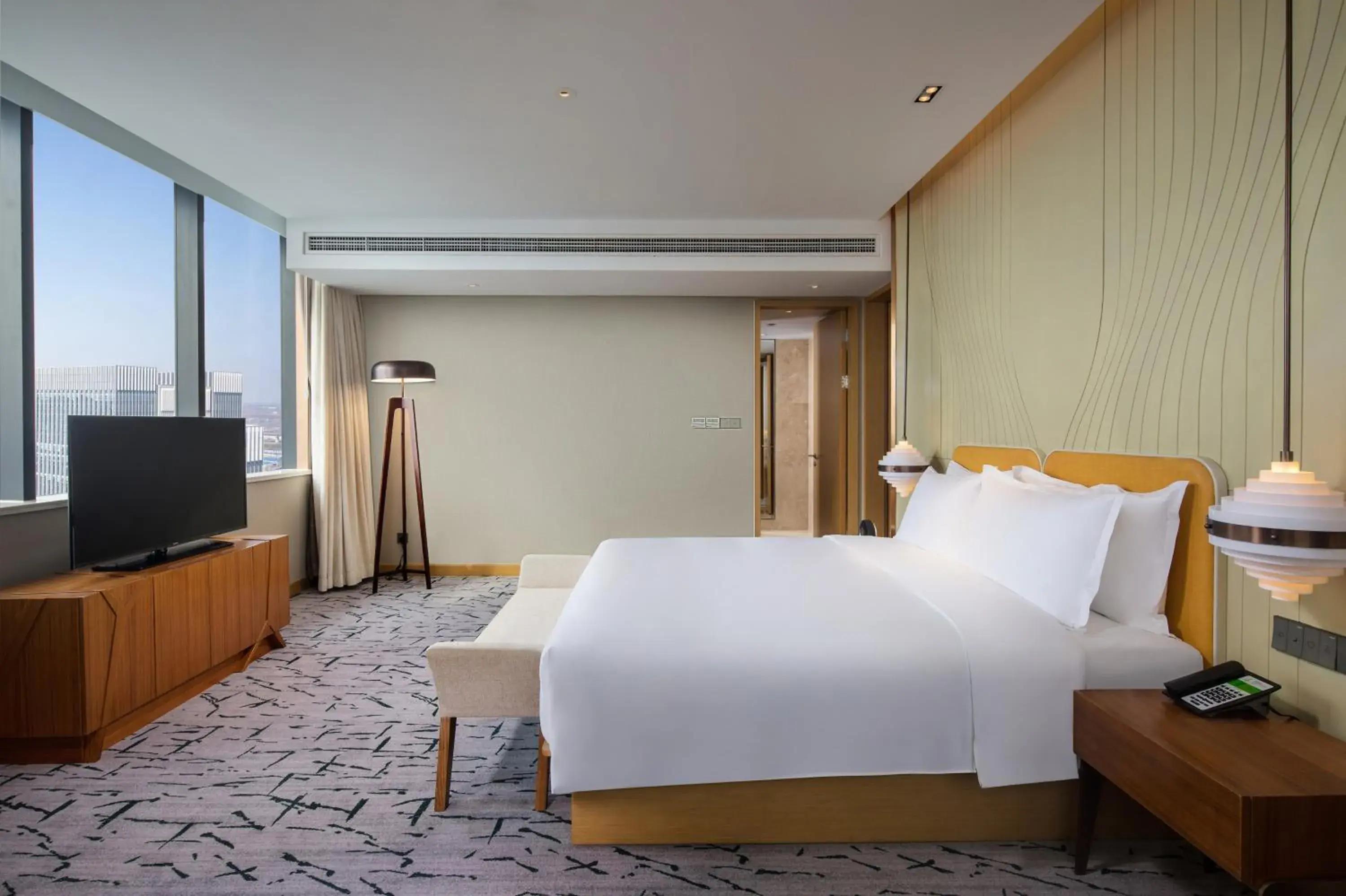 Bed in Holiday Inn Tianjin Xiqing, an IHG Hotel