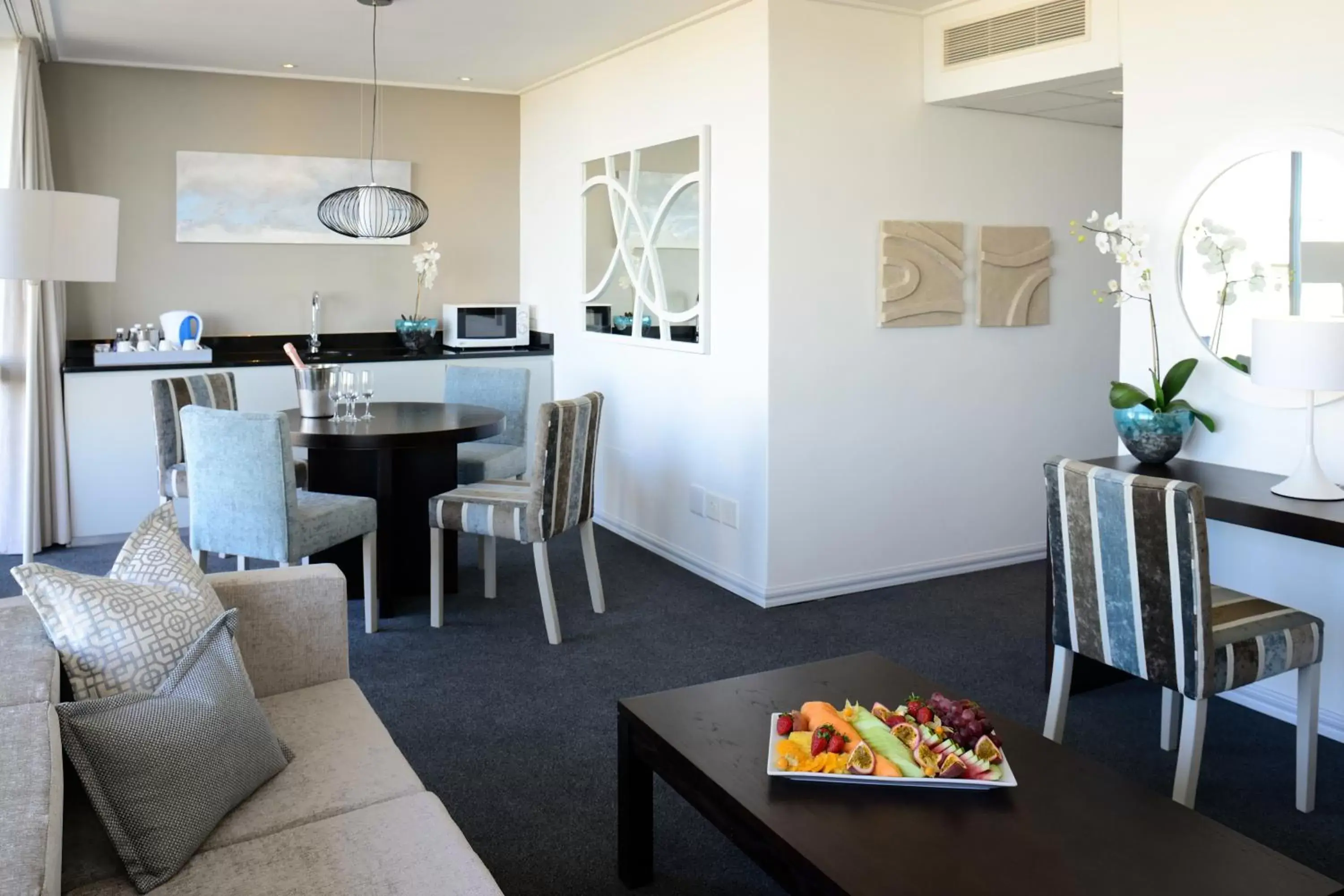 Kitchen or kitchenette, Dining Area in Lagoon Beach Hotel & Spa