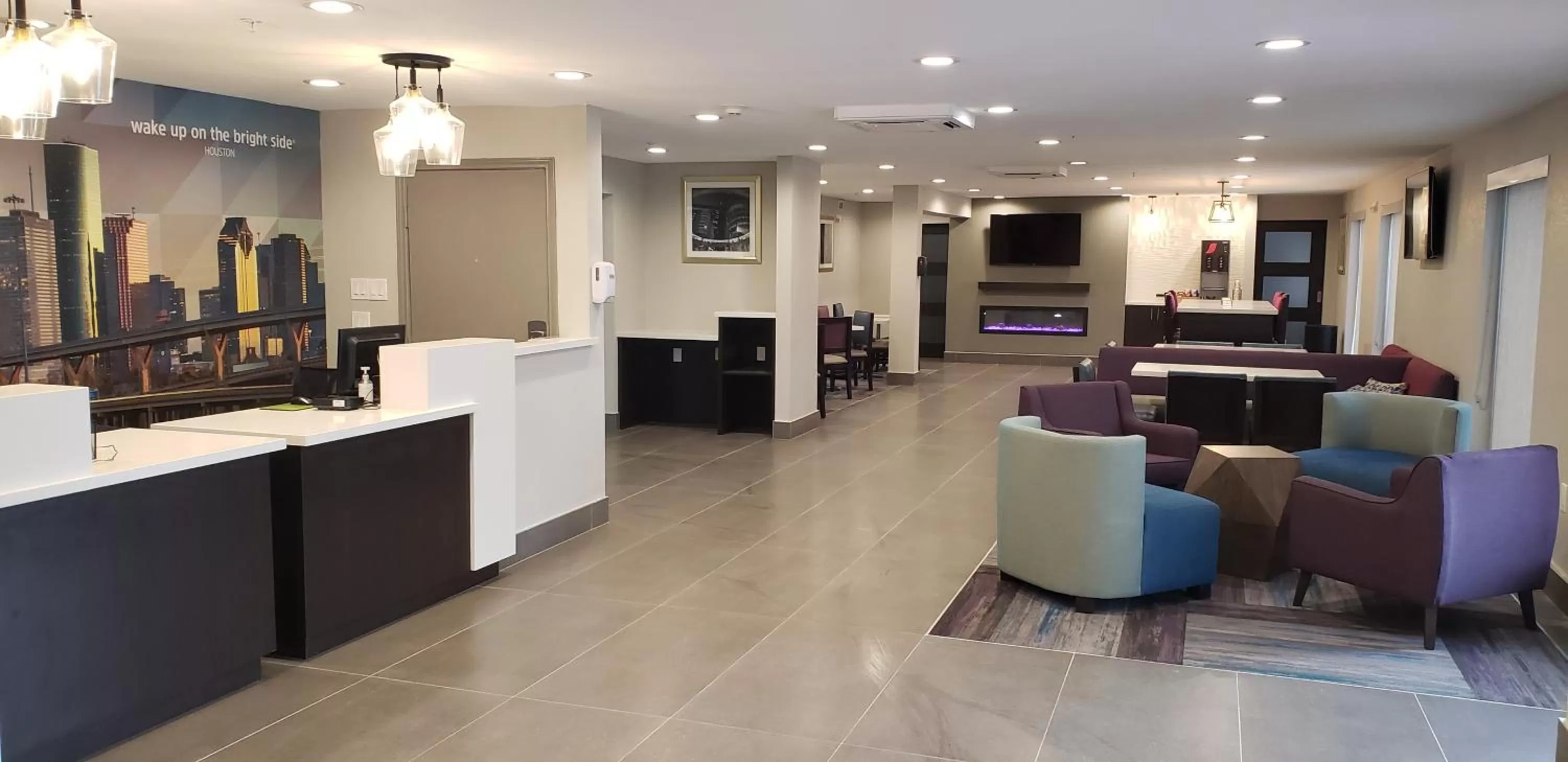 Seating area in La Quinta by Wyndham Houston NW Brookhollow