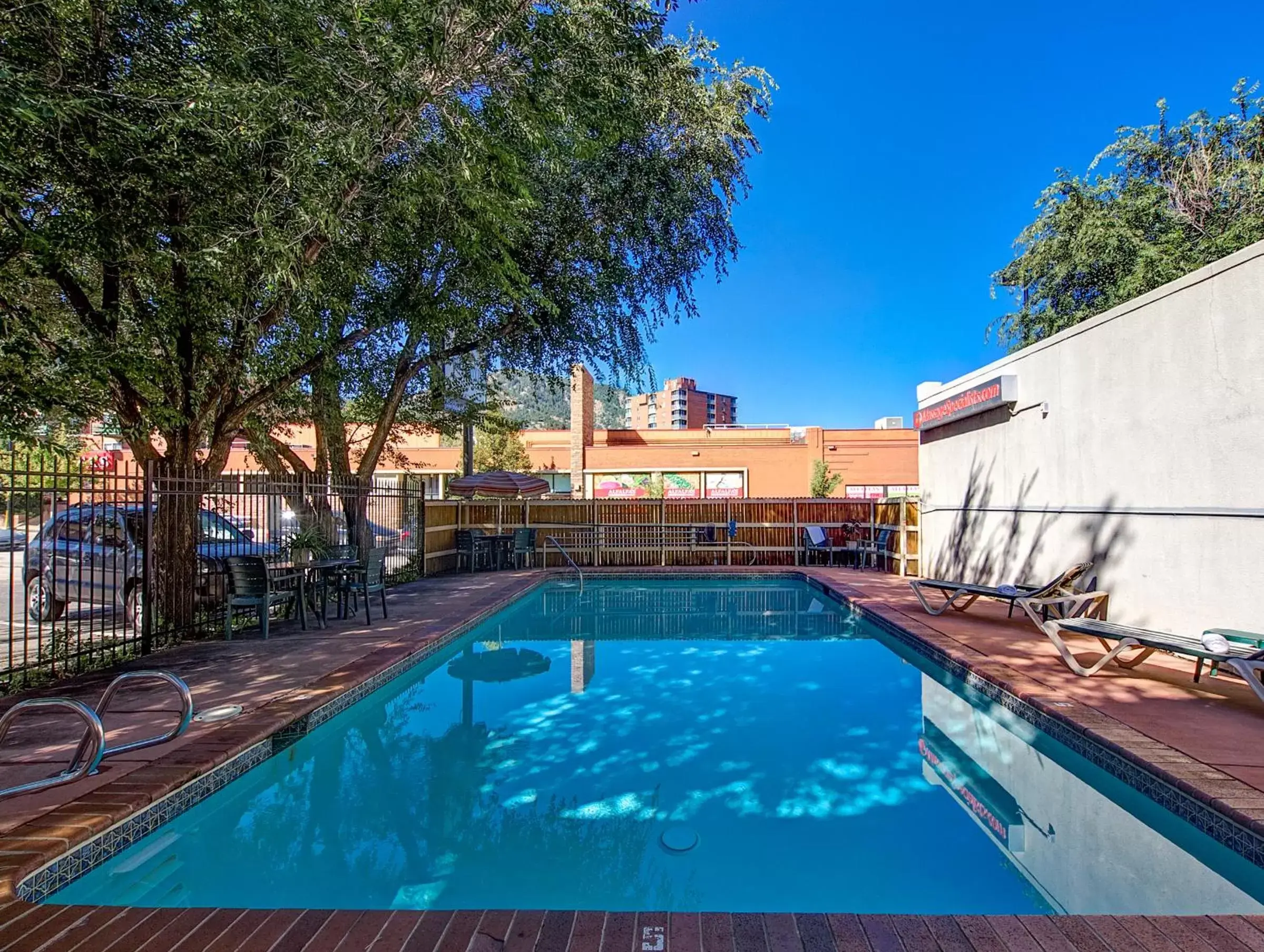 Swimming Pool in Boulder University Inn