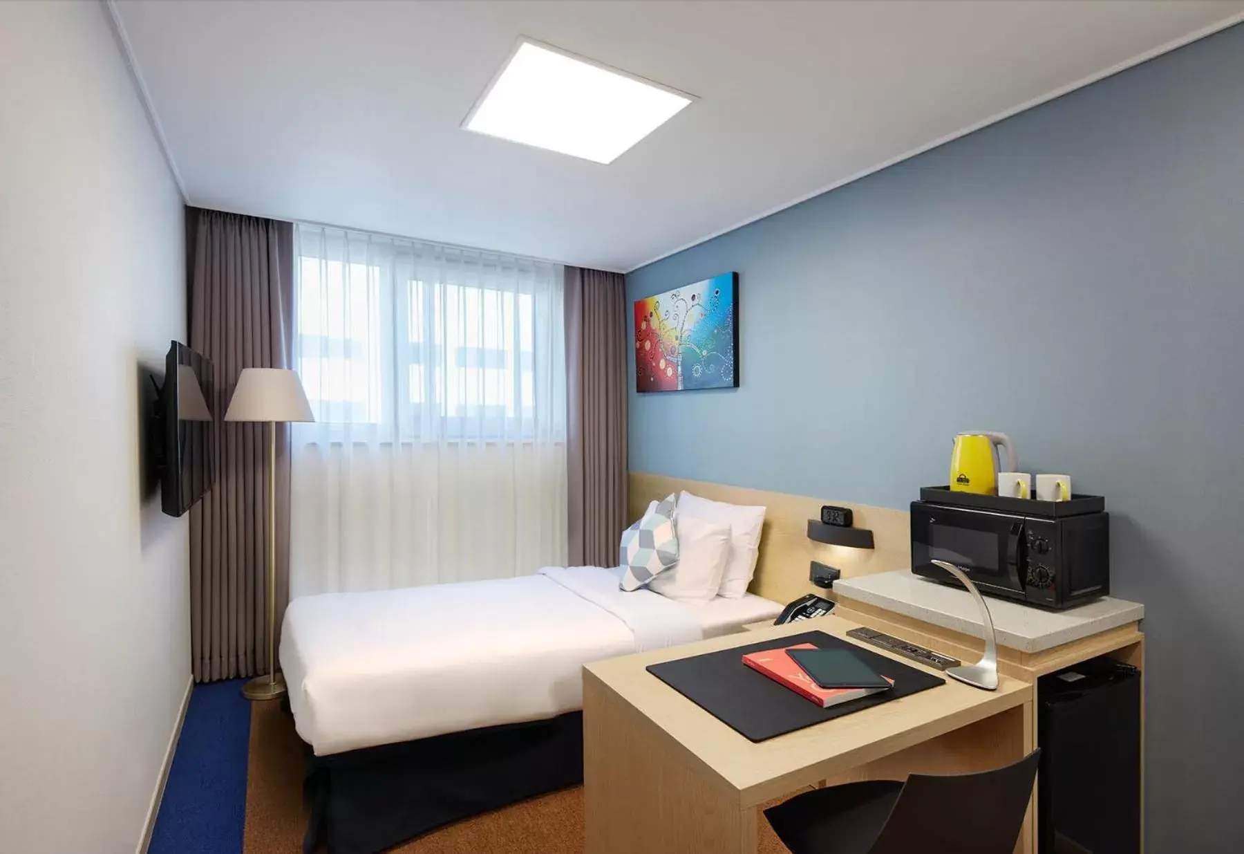 Bed in Days Hotel & Suites by Wyndham Incheon Airport