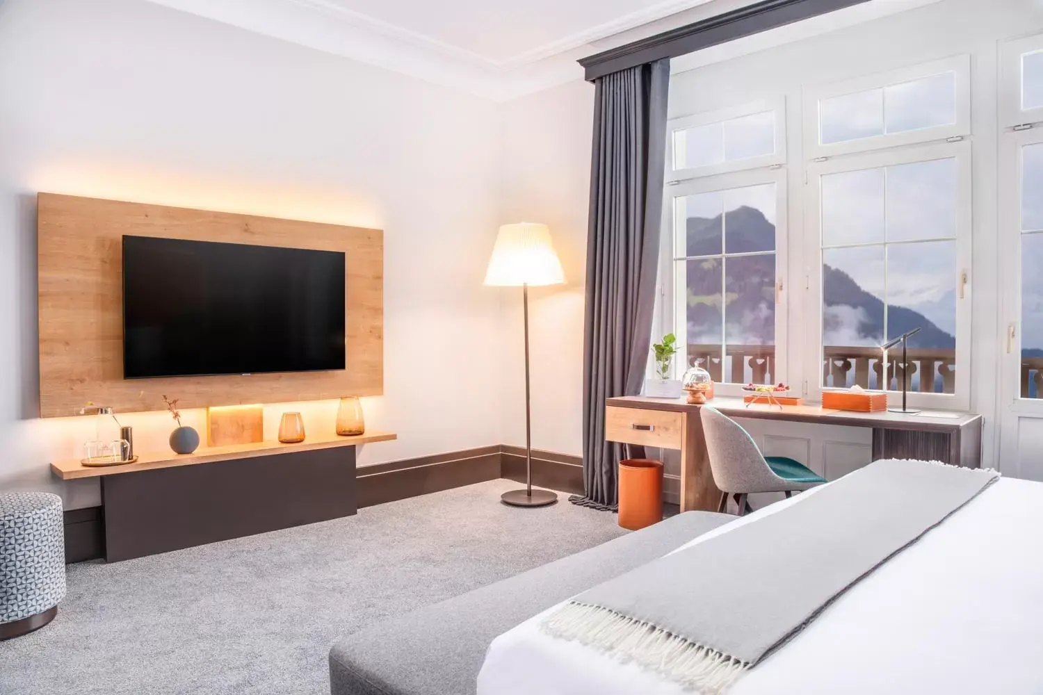 Bed, TV/Entertainment Center in Villars Palace