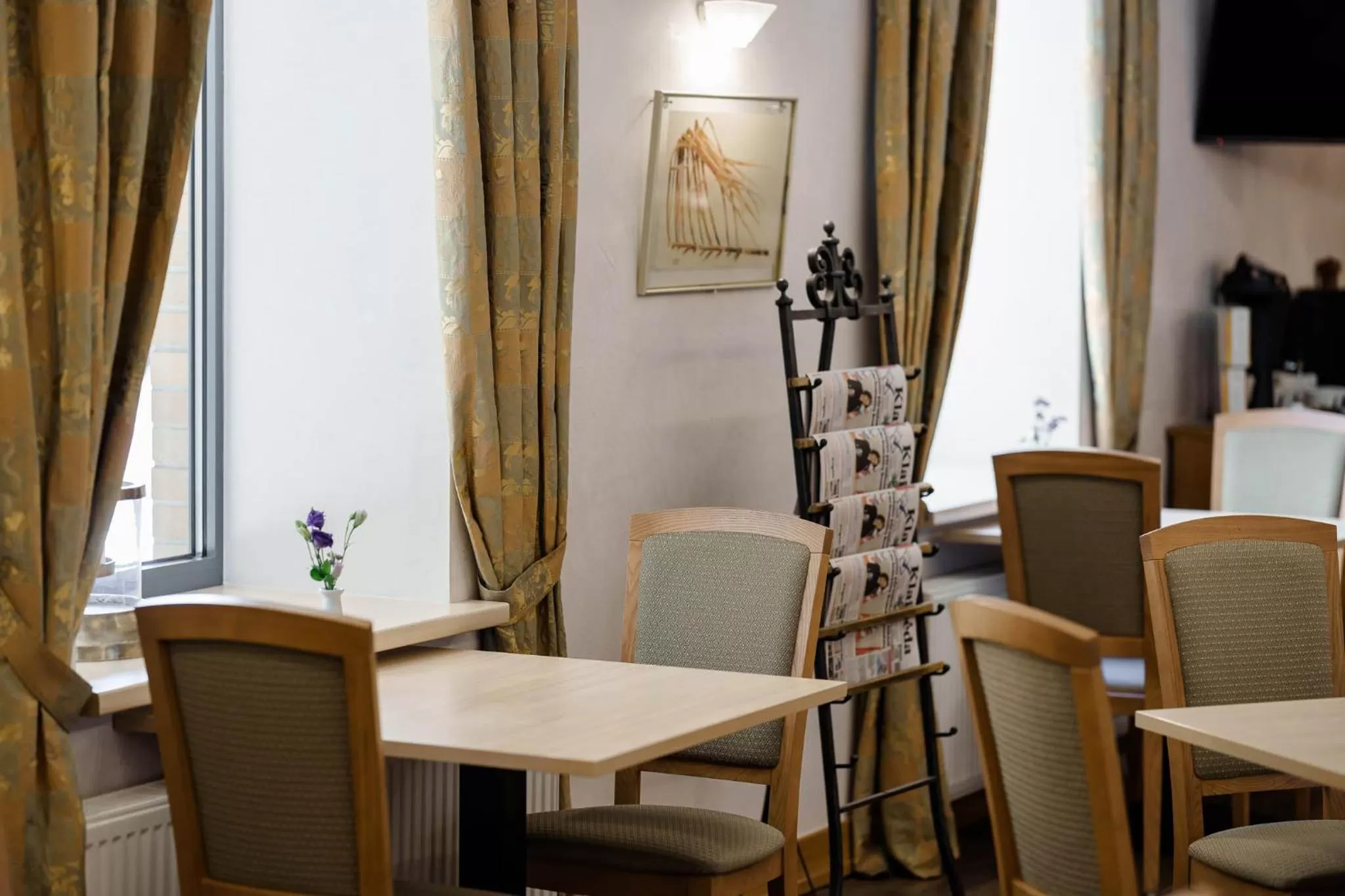 Restaurant/places to eat in Euterpe Hotel