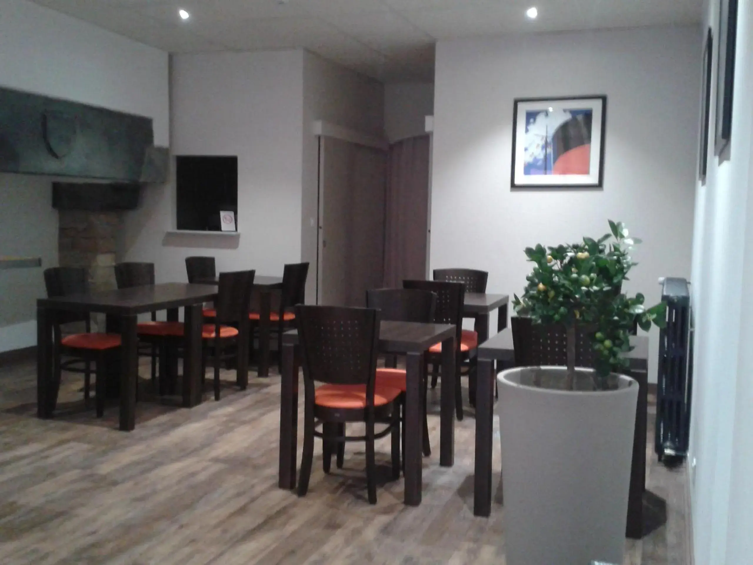 Day, Restaurant/Places to Eat in Le Minotel