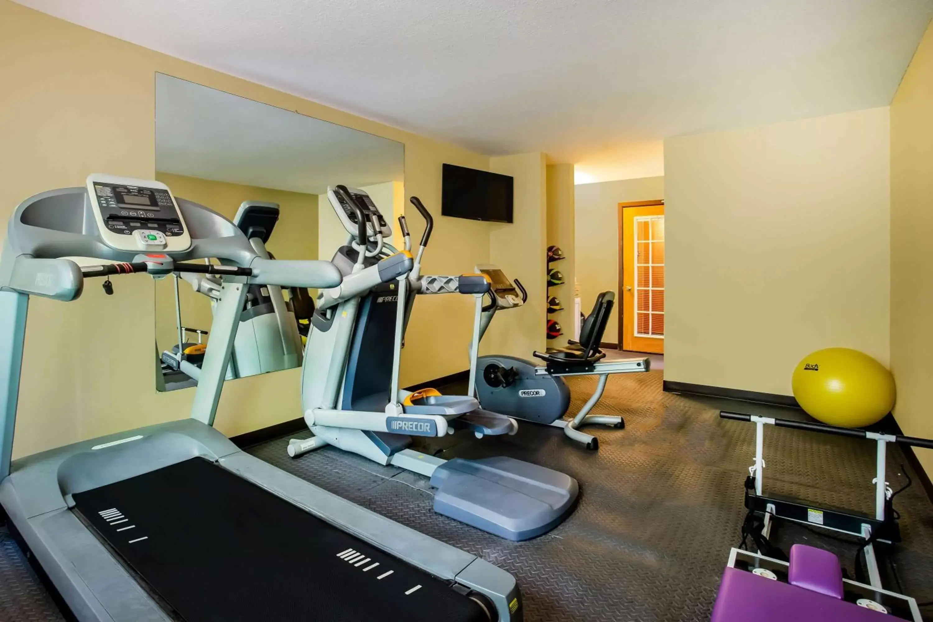 Fitness centre/facilities, Fitness Center/Facilities in Days Inn & Suites by Wyndham Stevens Point
