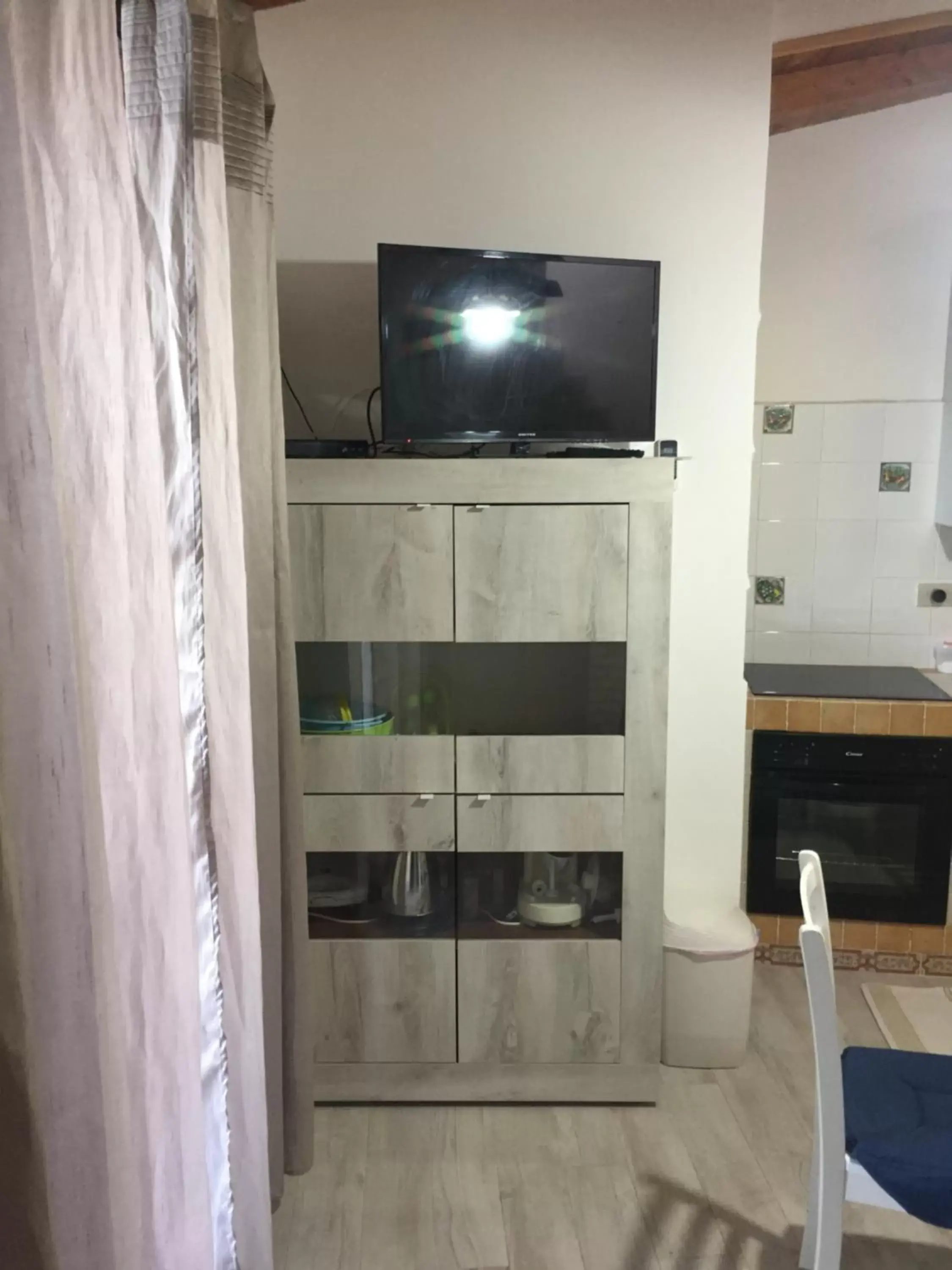 Seating area, TV/Entertainment Center in ToviMar Apartments