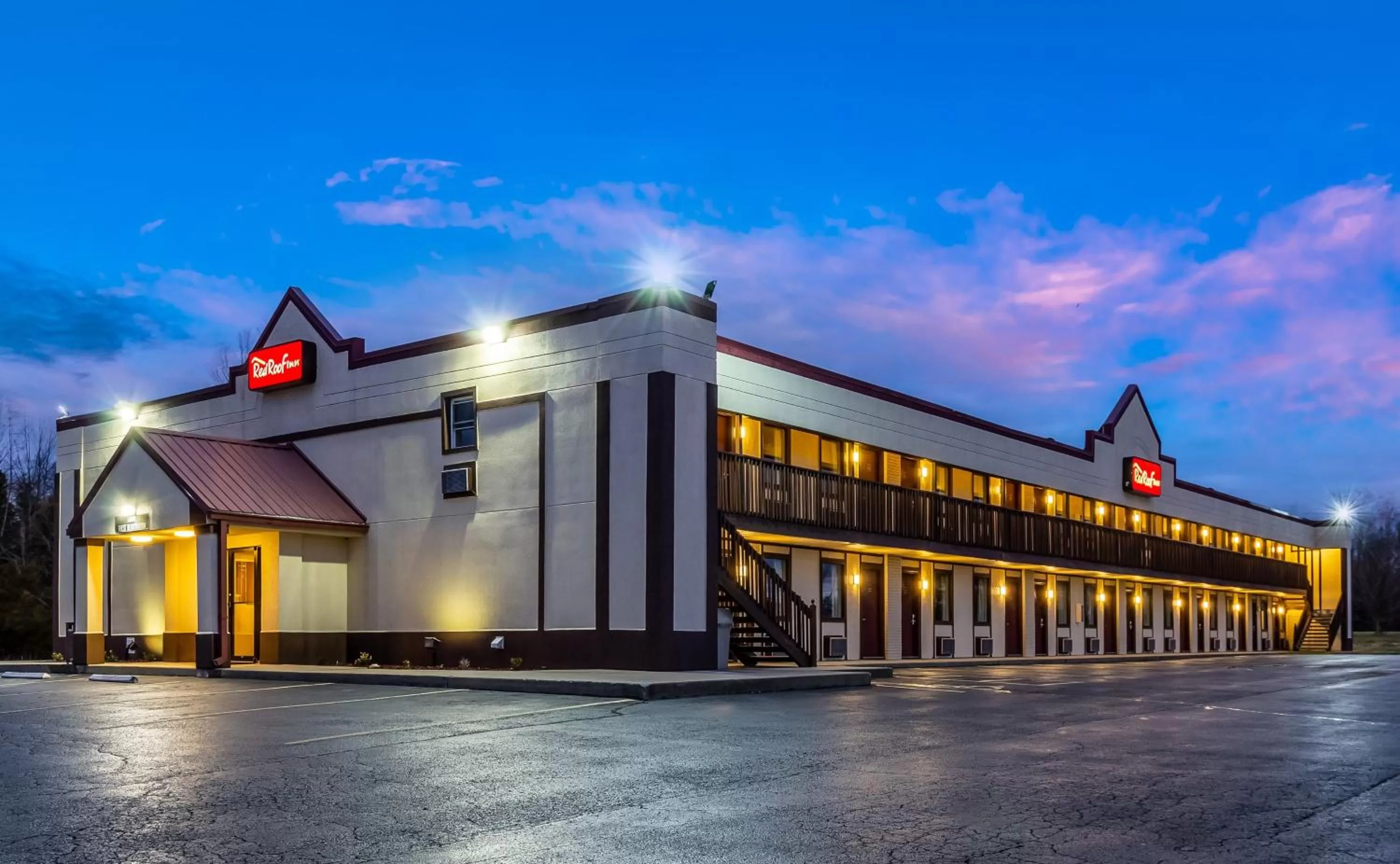 Facade/entrance in Red Roof Inn Scottsburg