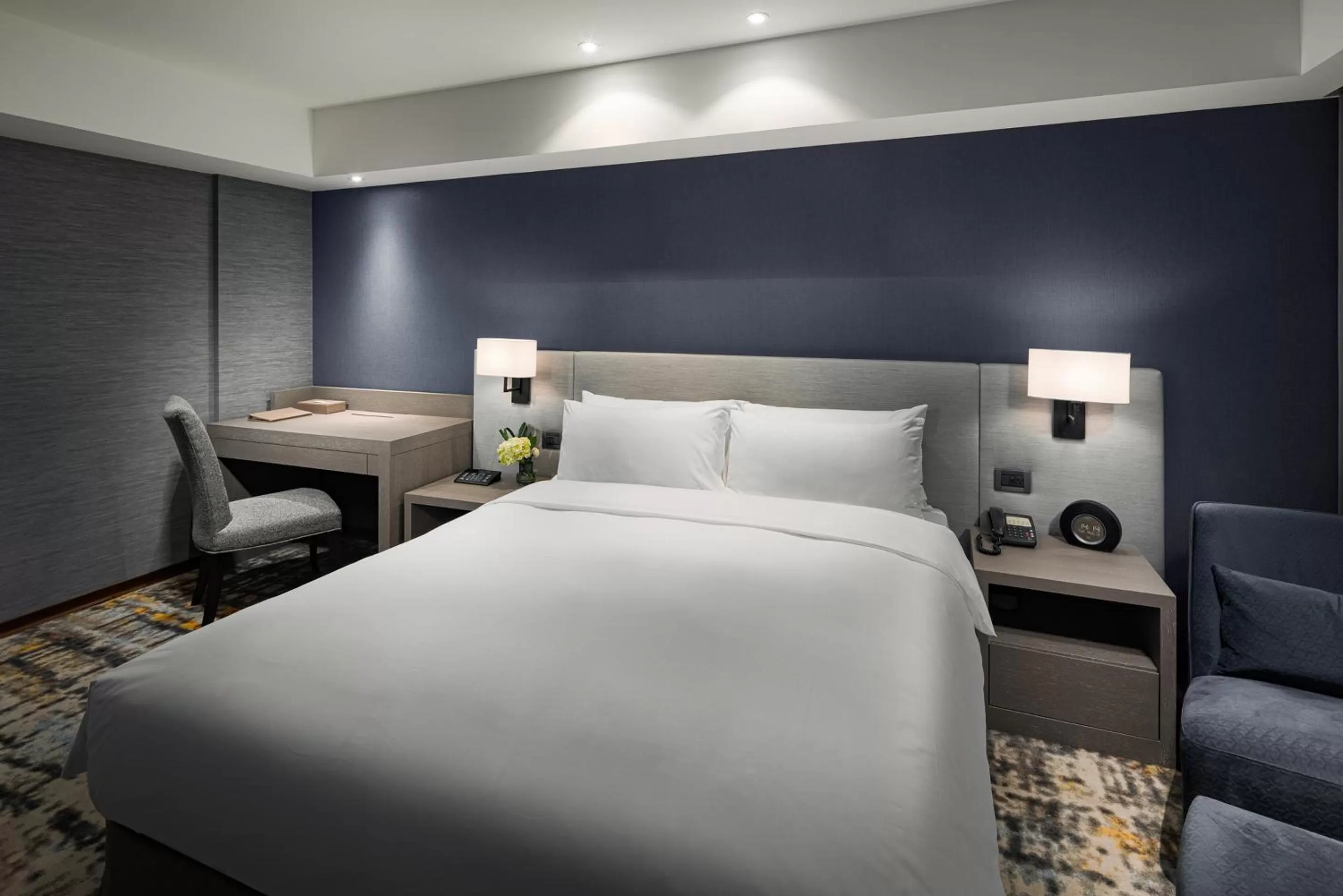 Photo of the whole room, Bed in Taipei Fullerton Hotel - South