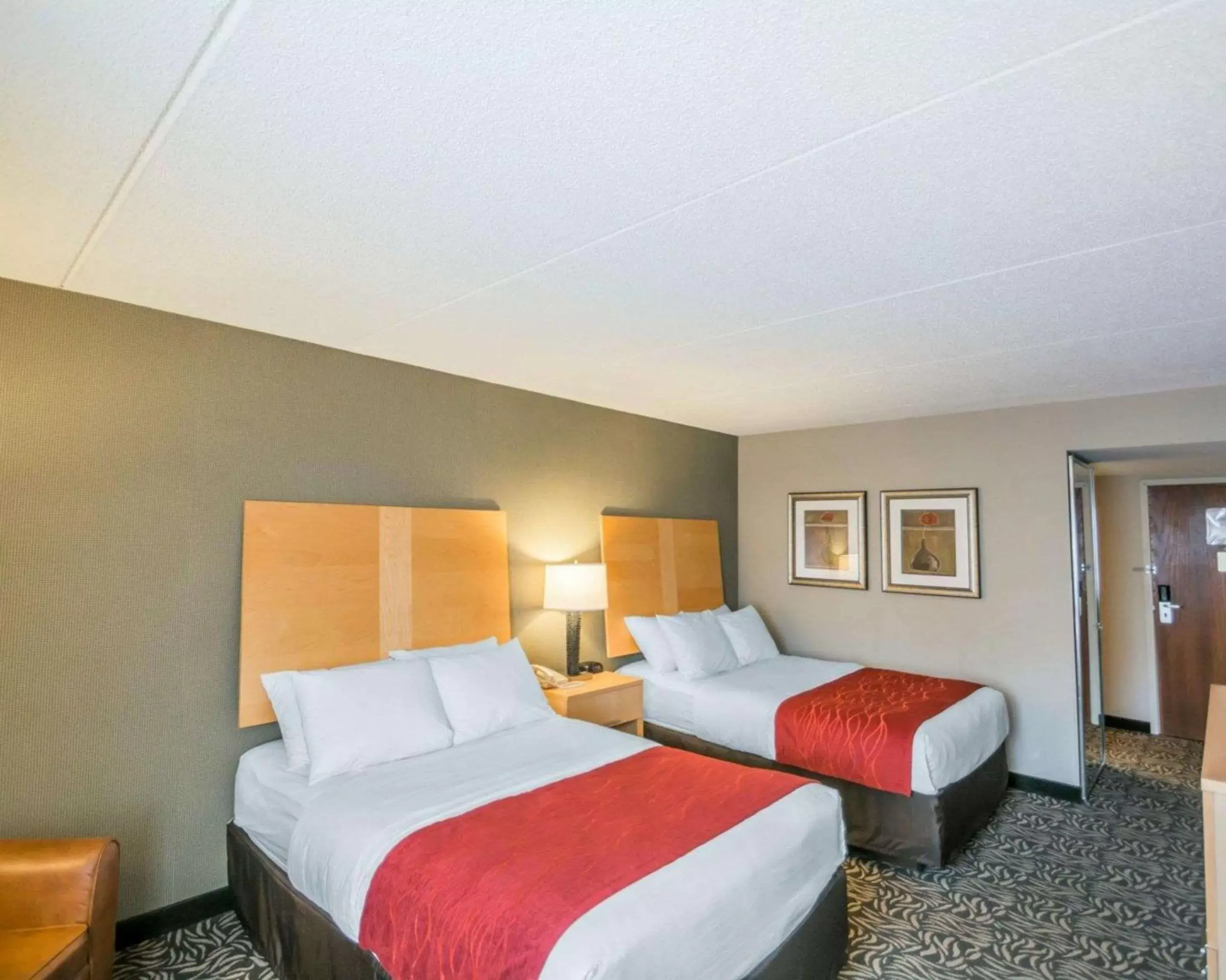 Photo of the whole room, Bed in Comfort Inn - NYS Fairgrounds
