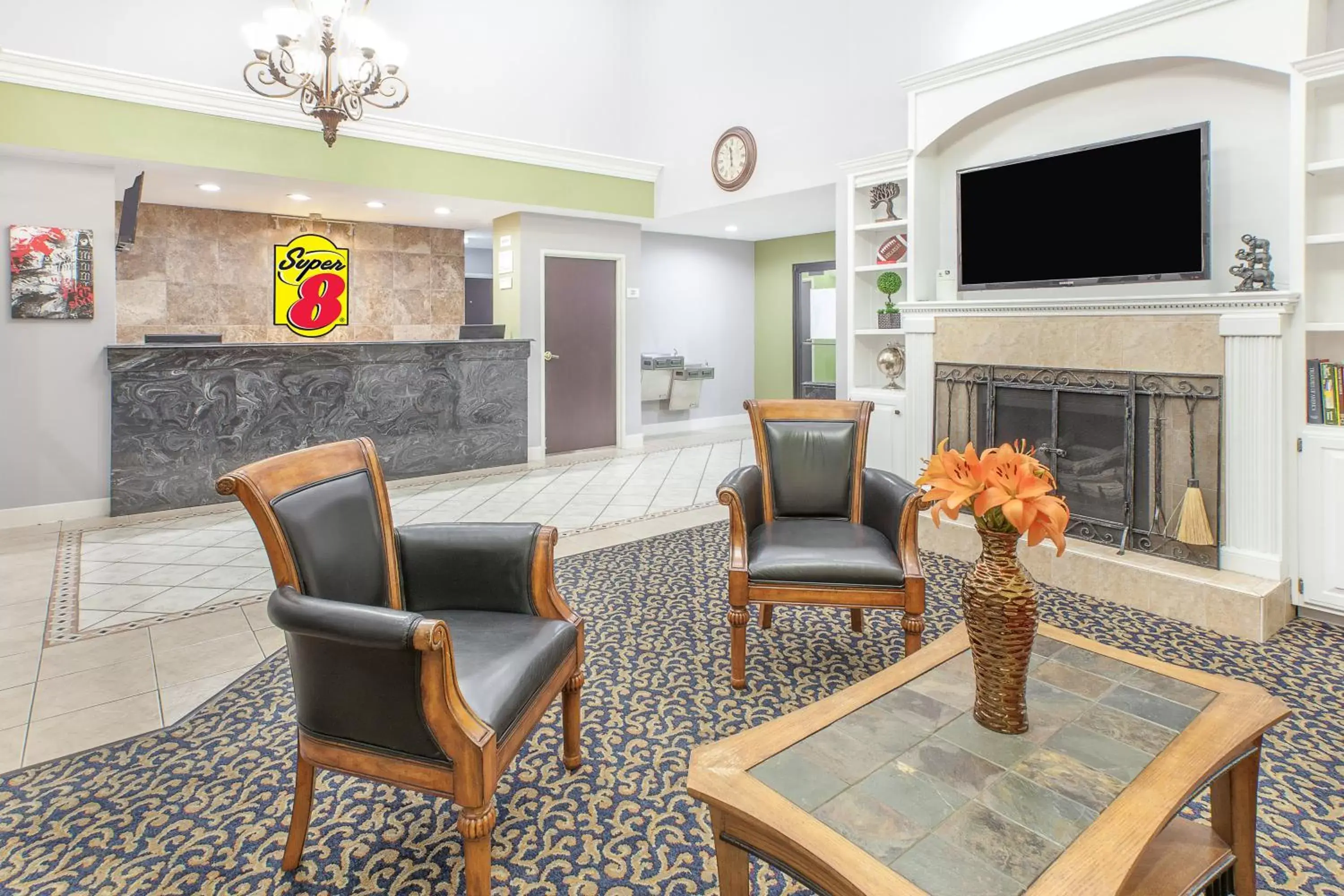 Lobby or reception, Seating Area in Super 8 by Wyndham Lowell/Bentonville/Rogers Area