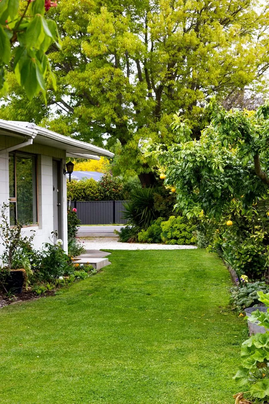 Facade/entrance, Garden in Magnolia House