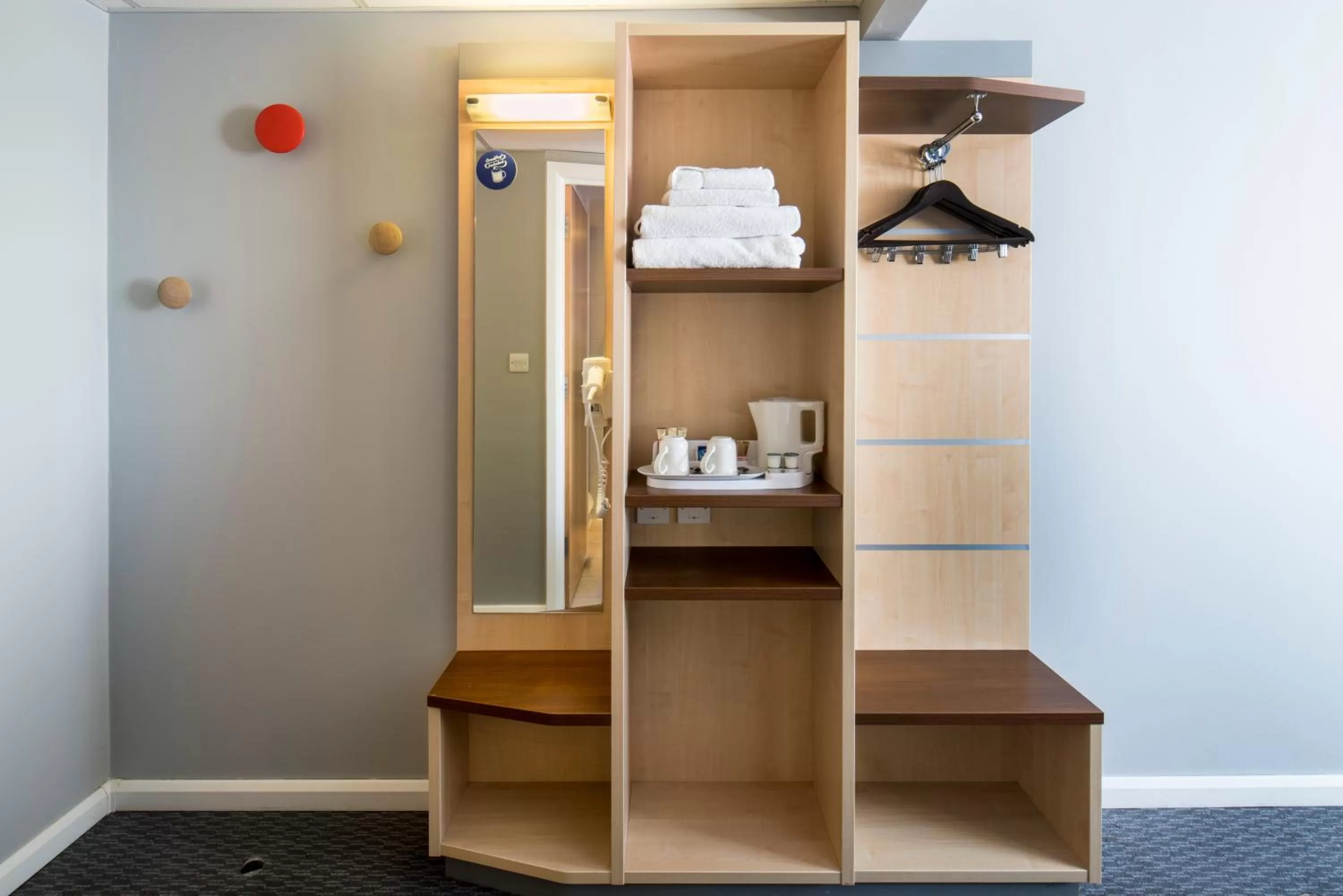 Bed in Holiday Inn Express Leicester City by IHG