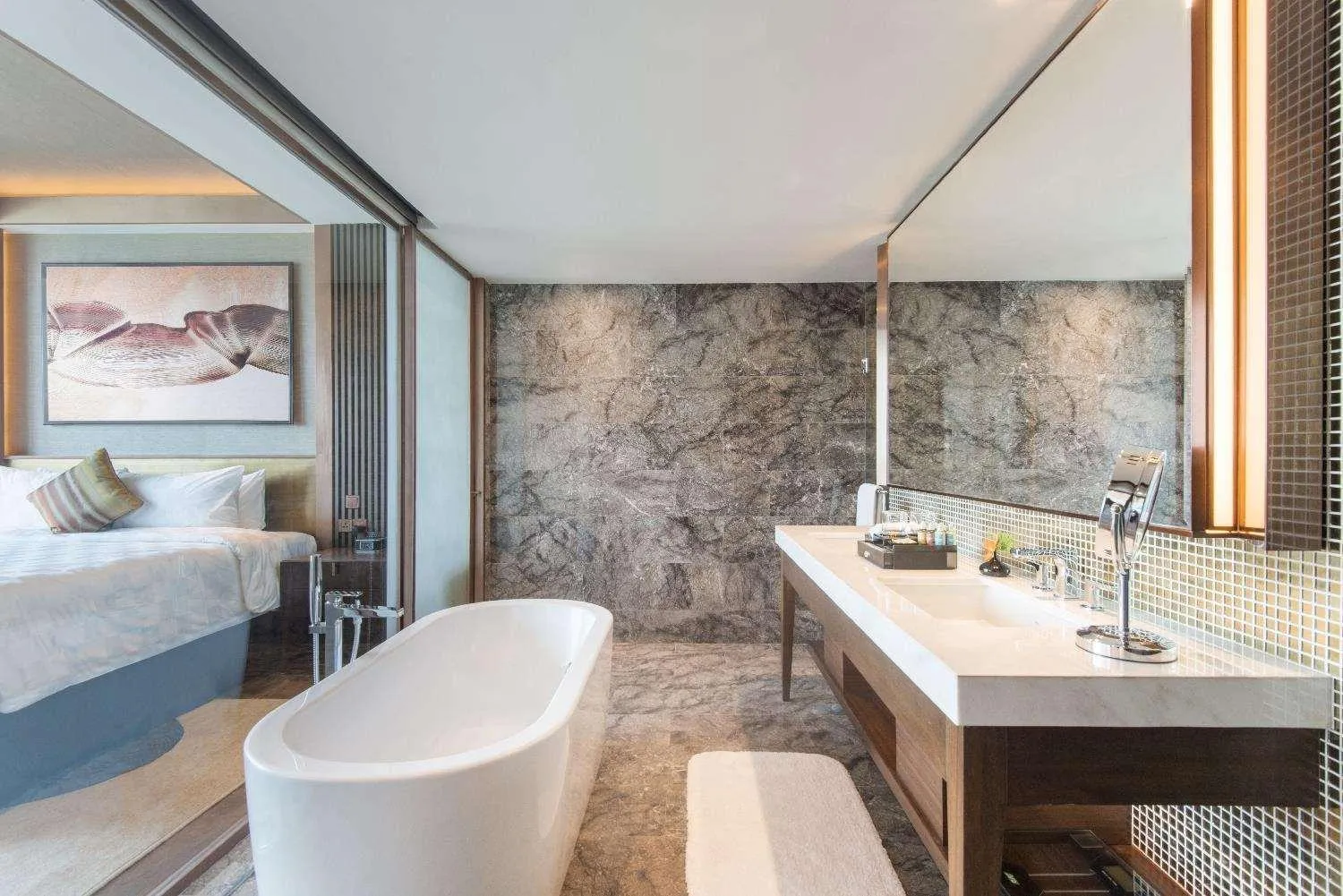 Bathroom, Bed in Sedona Hotel Yangon