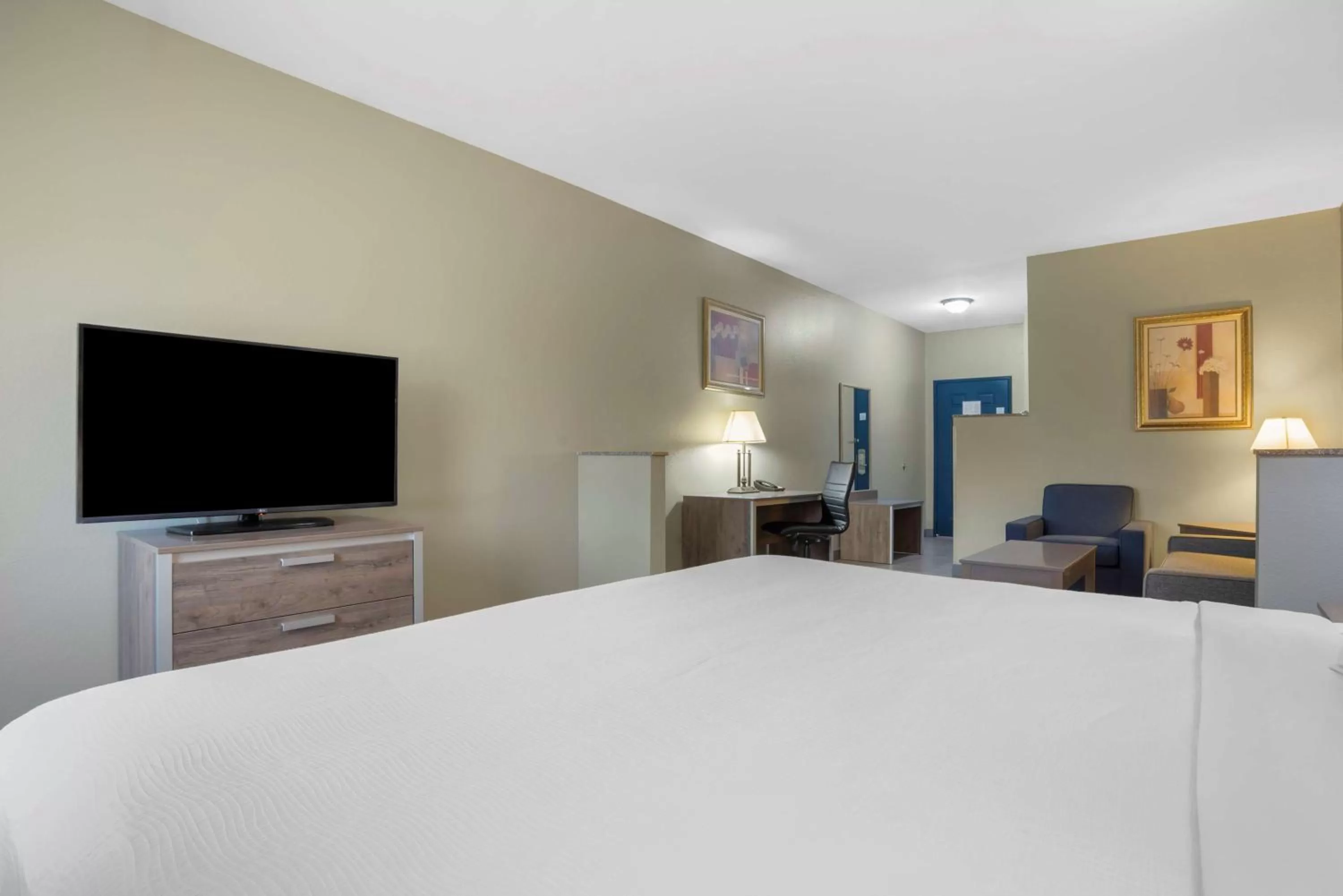 Bedroom, Bed in Best Western Wakulla Inn & Suites