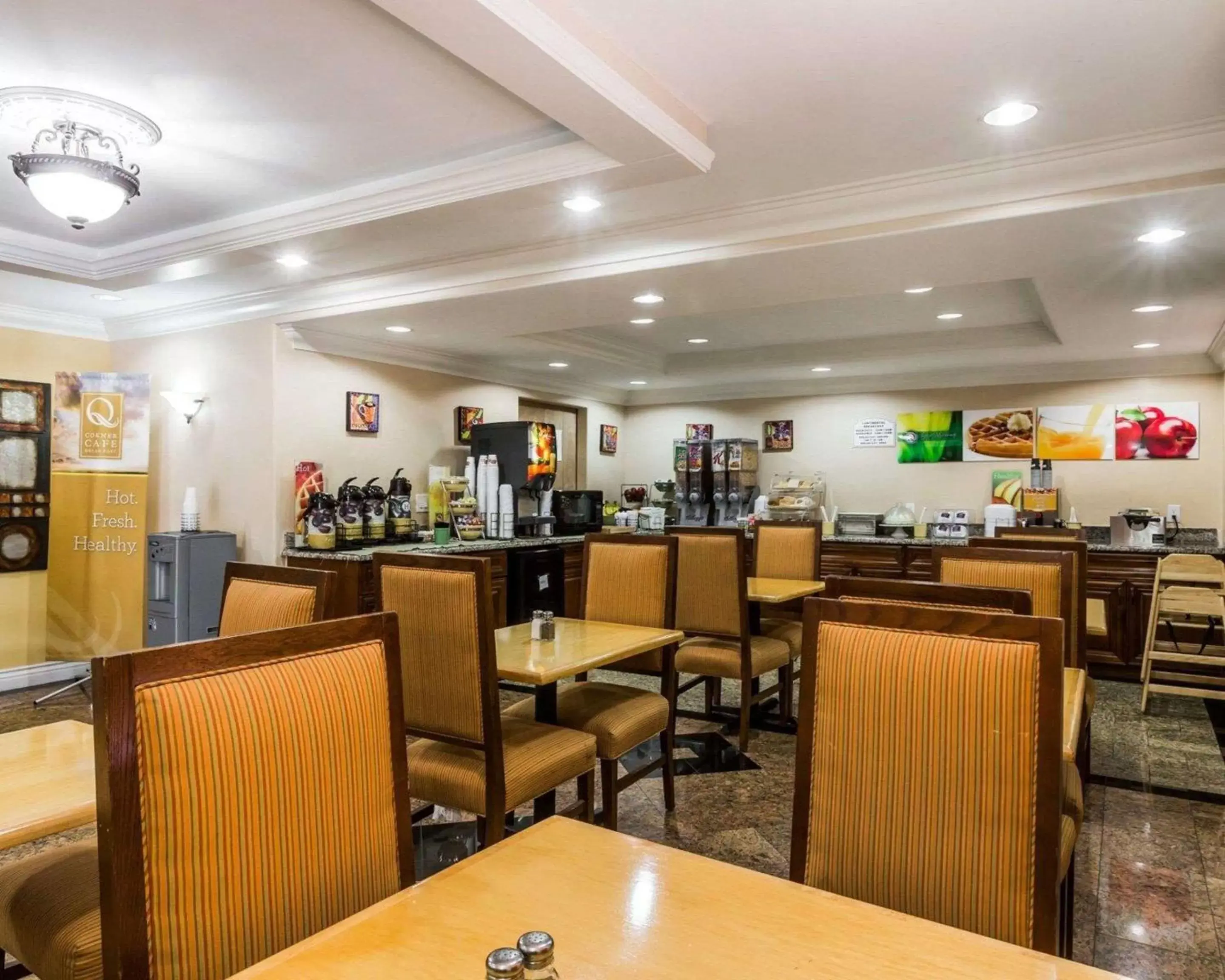 Restaurant/Places to Eat in Quality Inn & Suites Atlanta Airport South