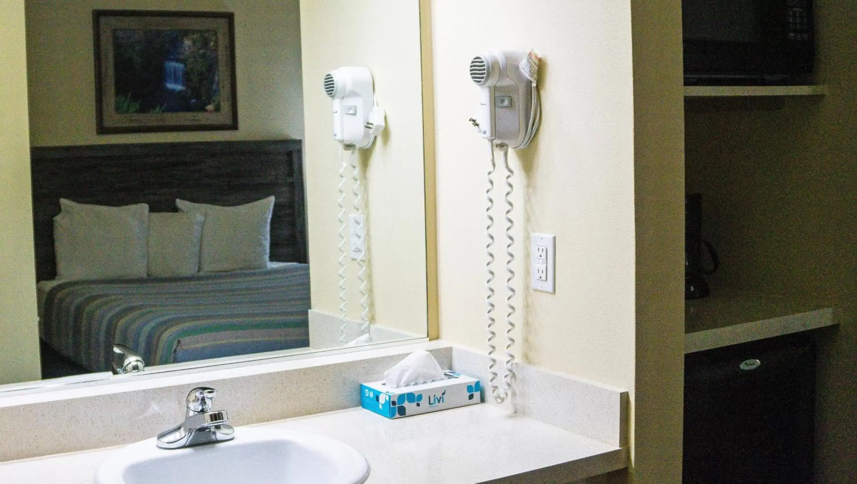 Bed in Clatskanie River Inn Bed in Clatskanie River Inn