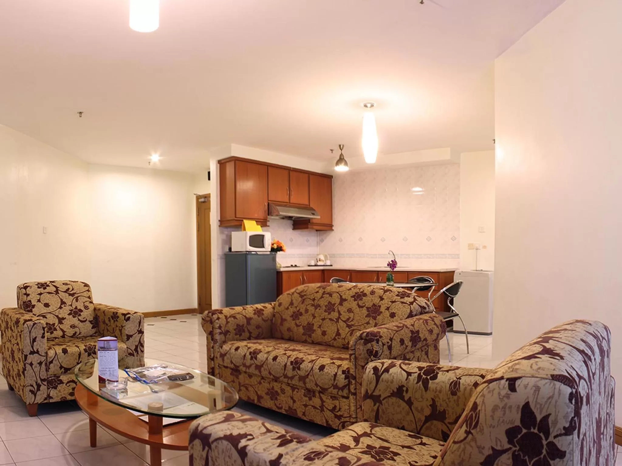 Kitchen or kitchenette in Imperial Hotel Miri